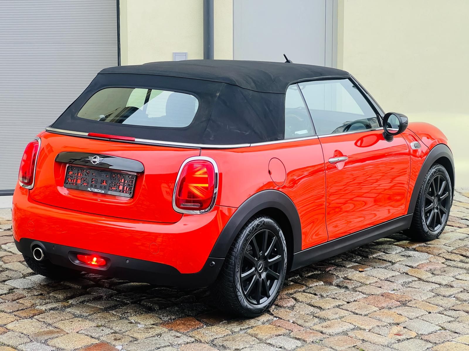 Fahrzeugabbildung MINI Cooper Chili Cabrio +BT+DAB+LEDER+PDC+SHZ+