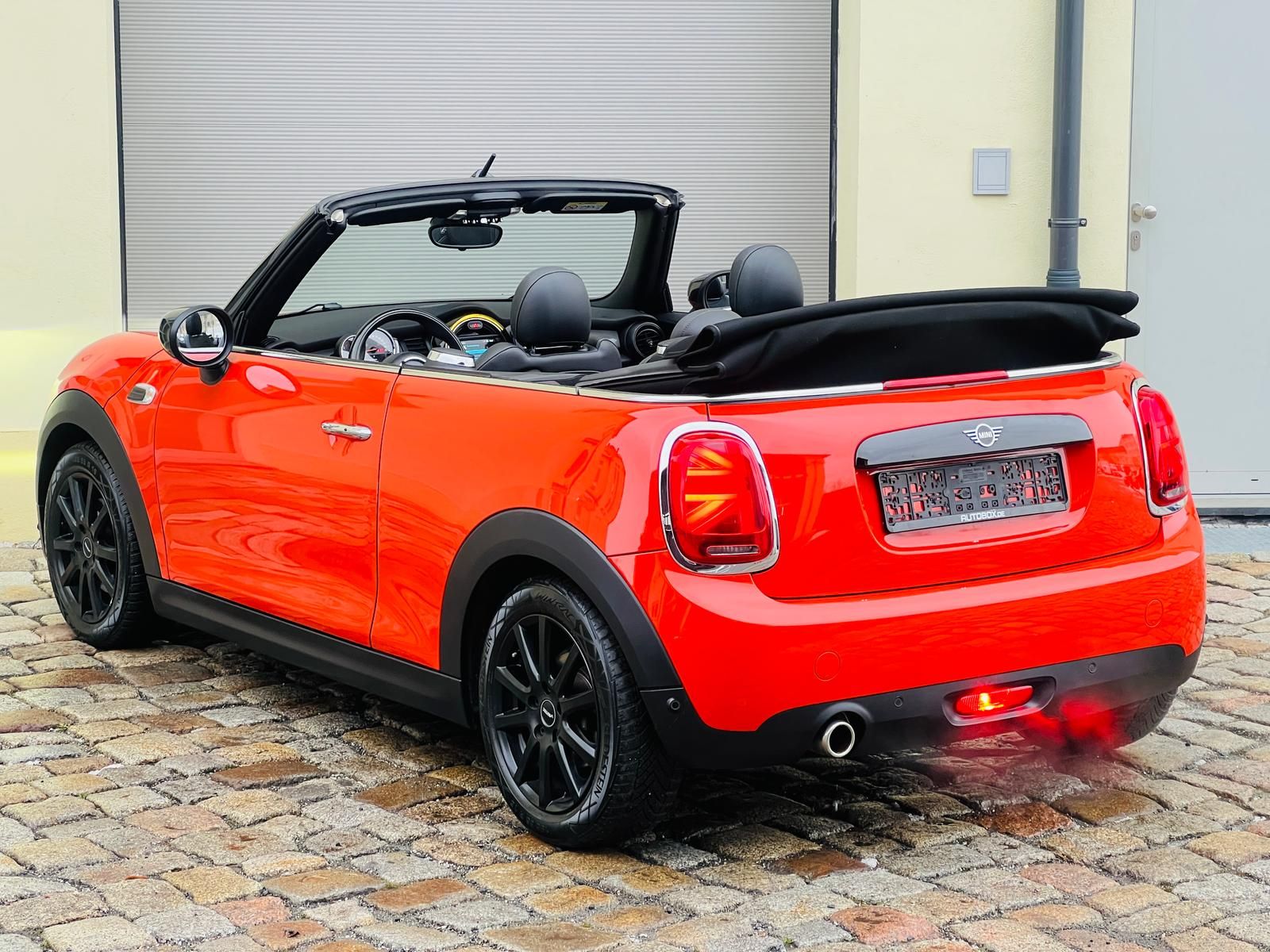 Fahrzeugabbildung MINI Cooper Chili Cabrio +BT+DAB+LEDER+PDC+SHZ+