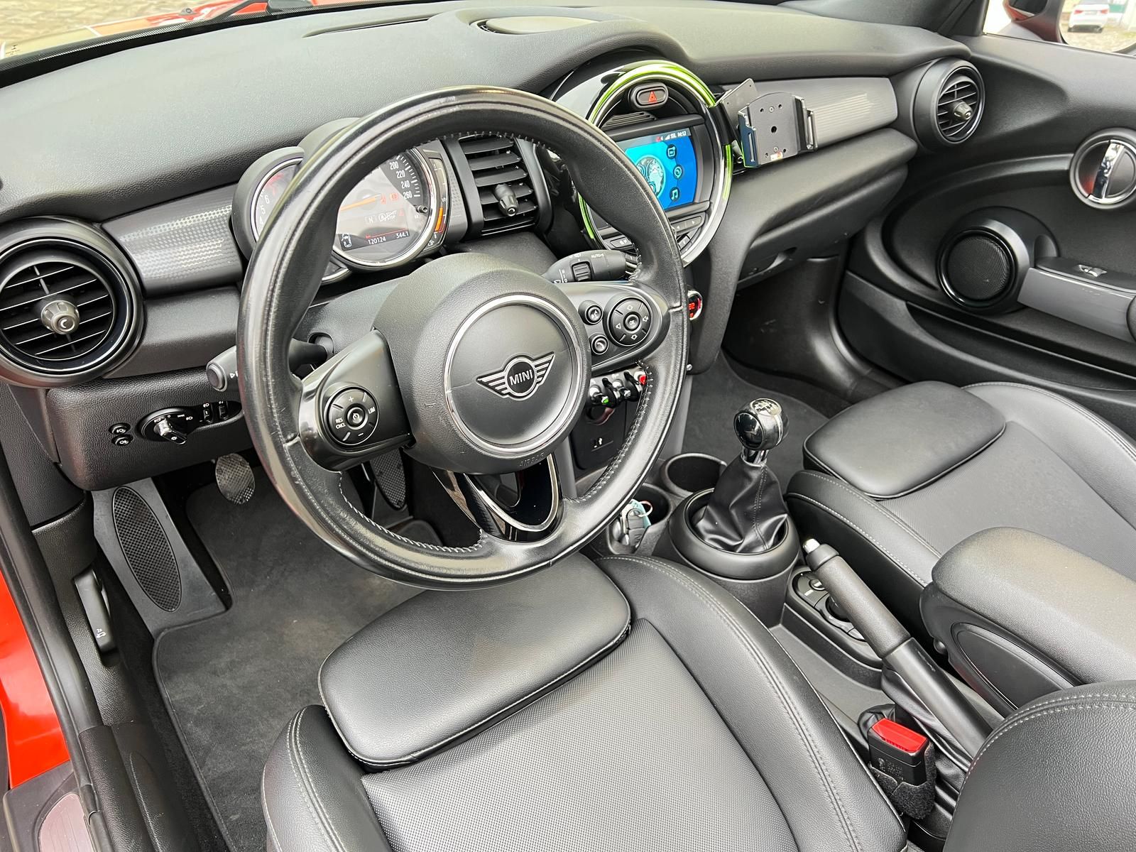 Fahrzeugabbildung MINI Cooper Chili Cabrio +BT+DAB+LEDER+PDC+SHZ+