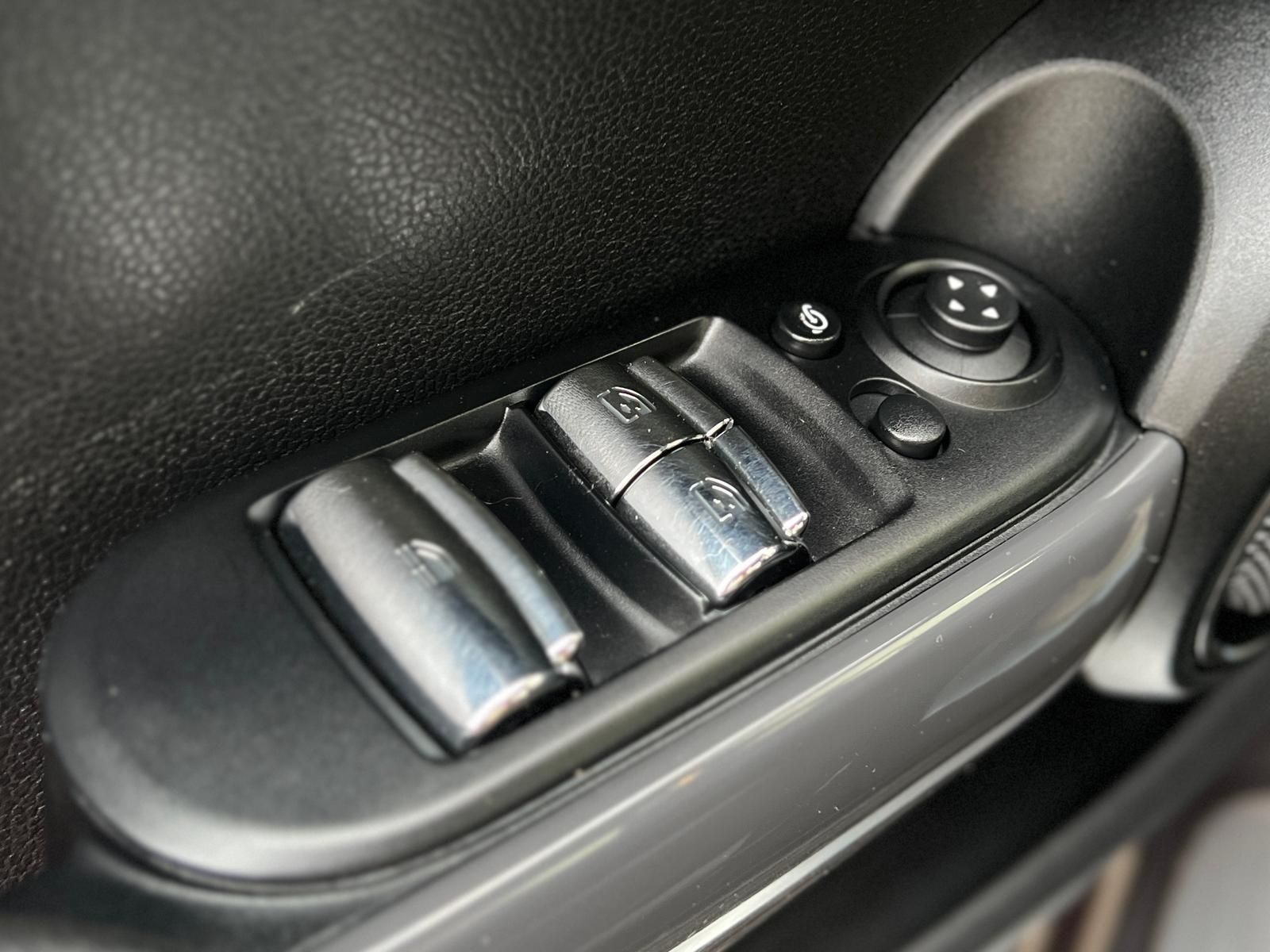 Fahrzeugabbildung MINI Cooper Chili Cabrio +BT+DAB+LEDER+PDC+SHZ+