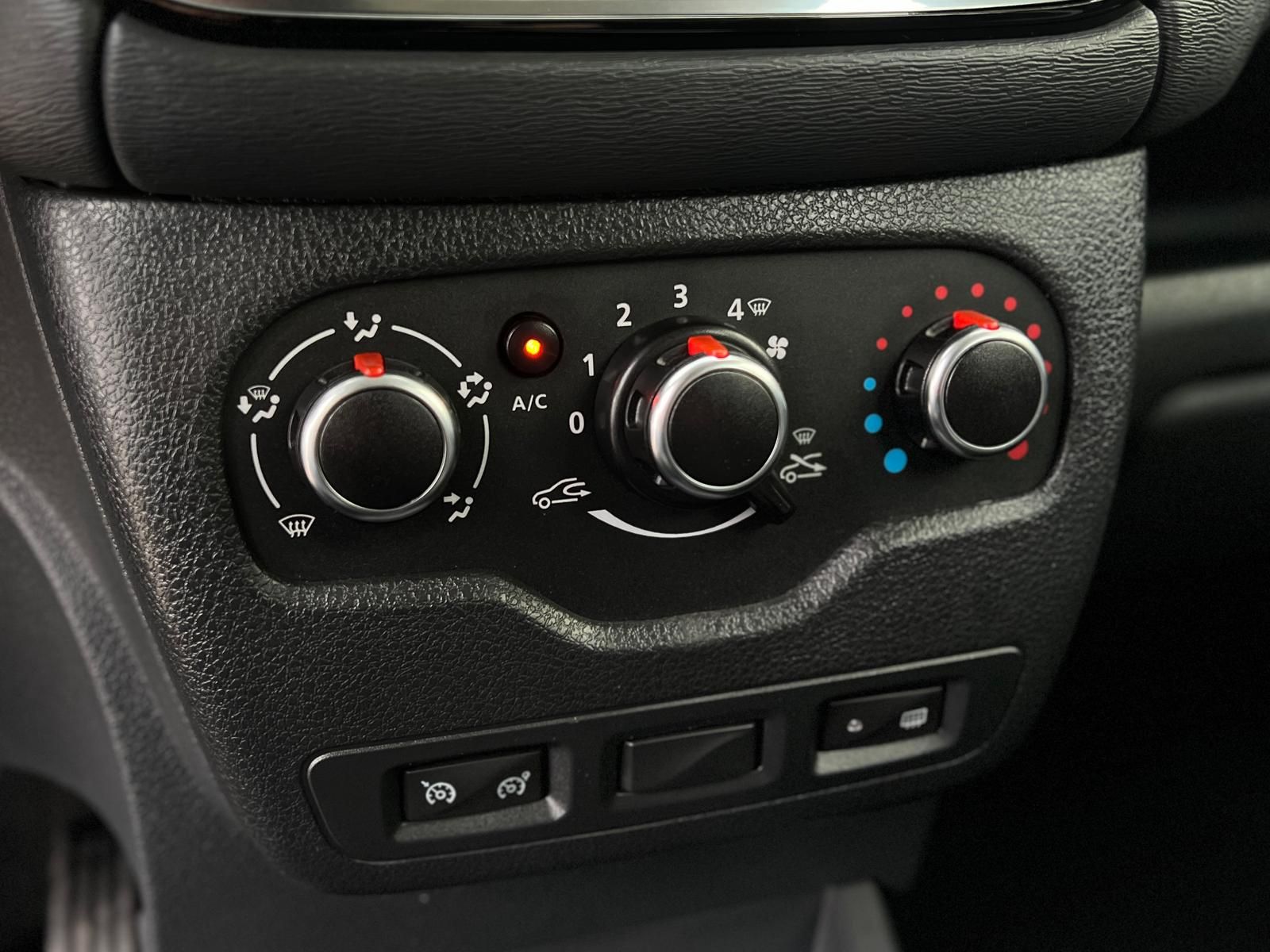 Fahrzeugabbildung Dacia Lodgy Stepway Selection+DAB+CARPLAY+NAVI+SHZ