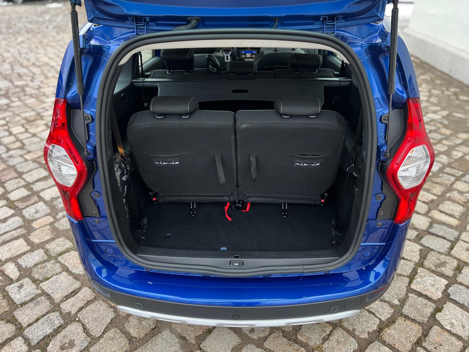 Fahrzeugabbildung Dacia Lodgy Stepway Selection+DAB+CARPLAY+NAVI+SHZ