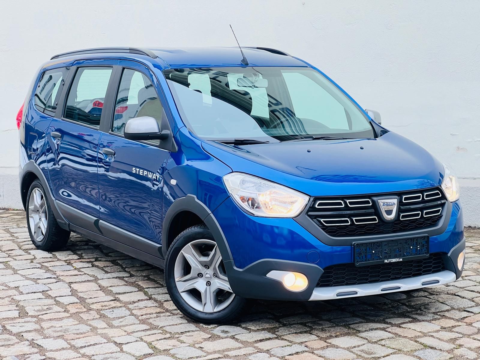Fahrzeugabbildung Dacia Lodgy Stepway Selection+DAB+CARPLAY+NAVI+SHZ
