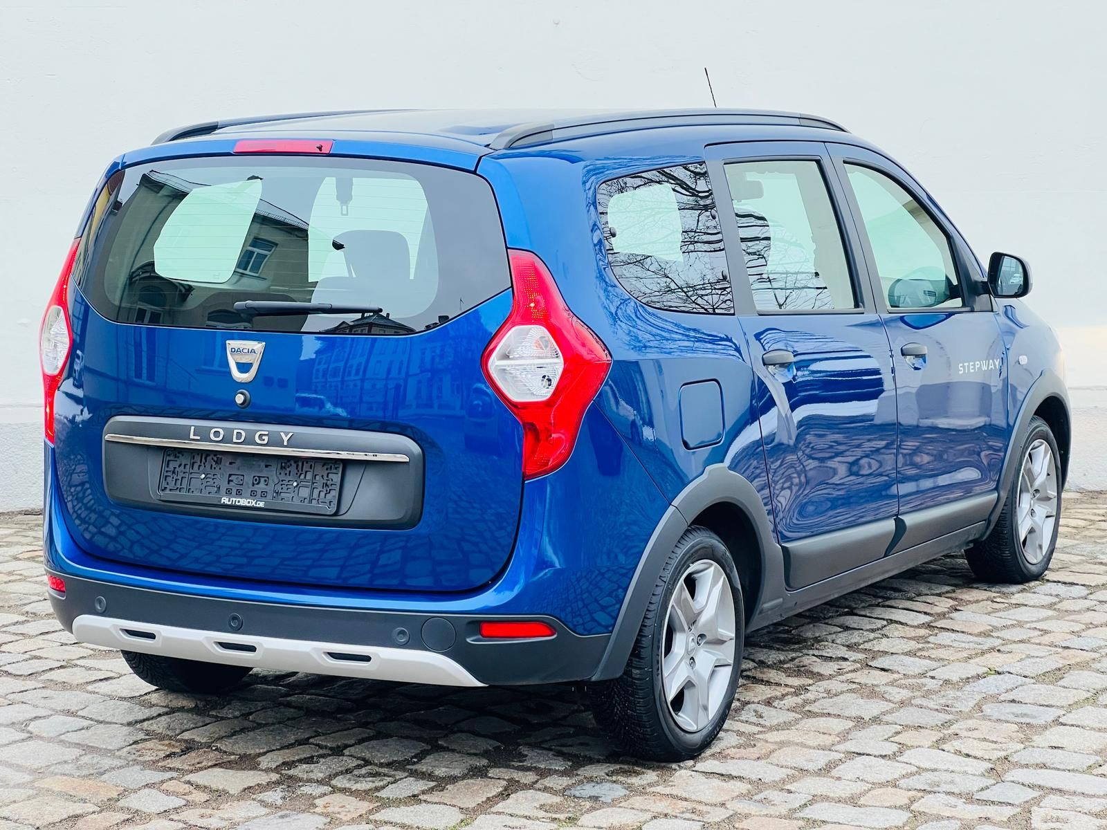 Fahrzeugabbildung Dacia Lodgy Stepway Selection+DAB+CARPLAY+NAVI+SHZ