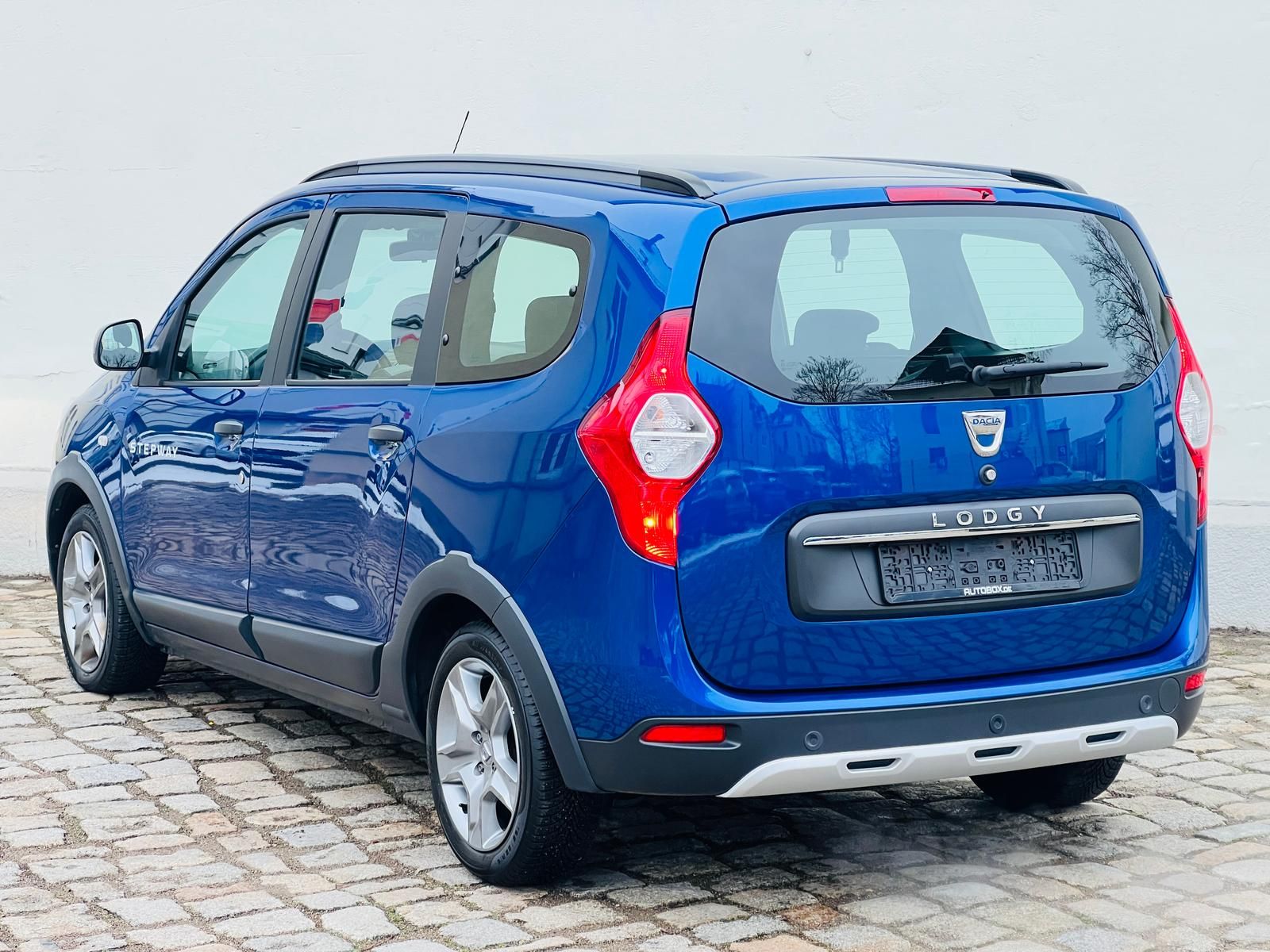Fahrzeugabbildung Dacia Lodgy Stepway Selection+DAB+CARPLAY+NAVI+SHZ