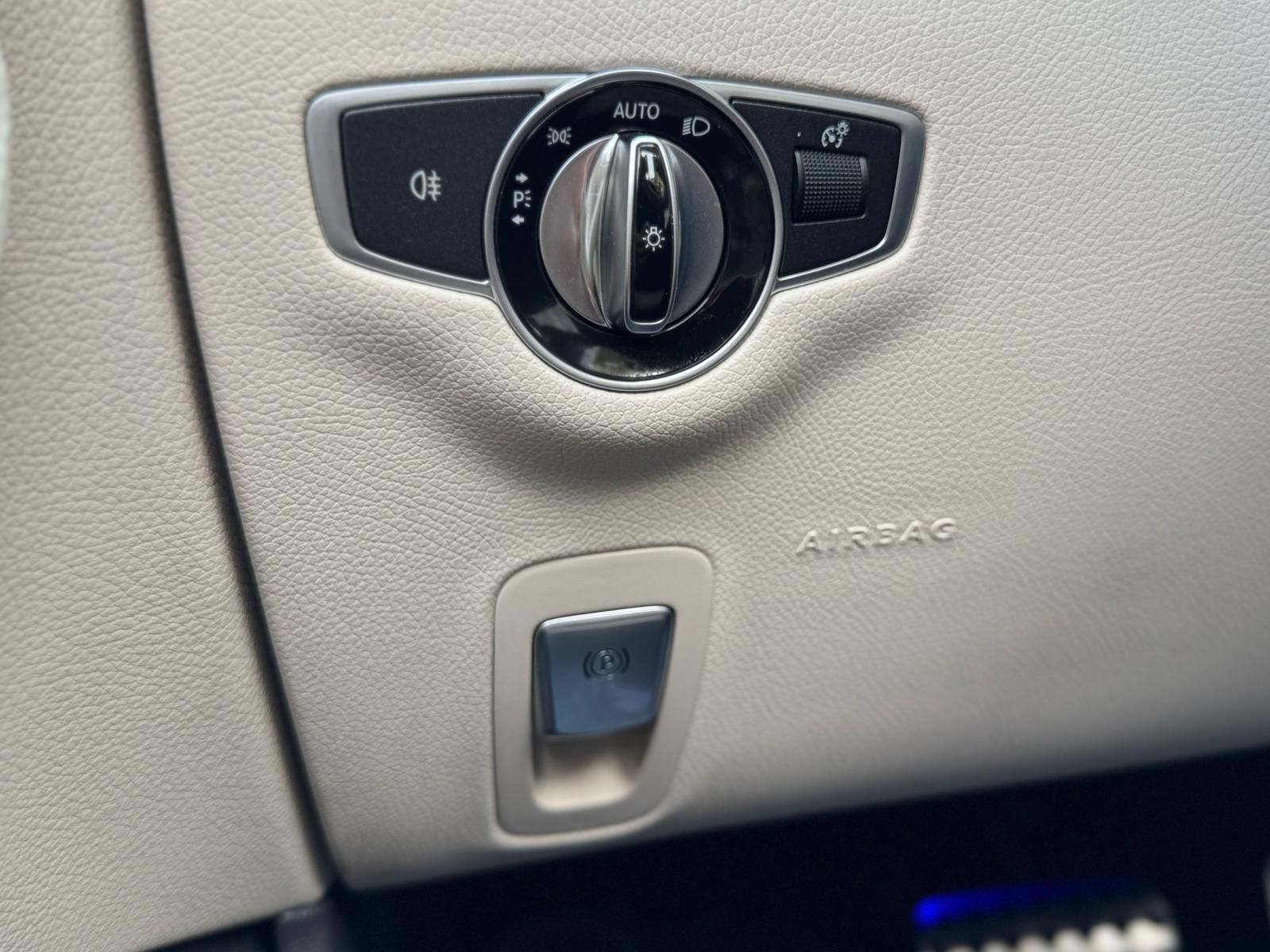 Fahrzeugabbildung Mercedes-Benz E200 Cabrio AMG-Line +ACC+CAM+CARPLAY+DAB+