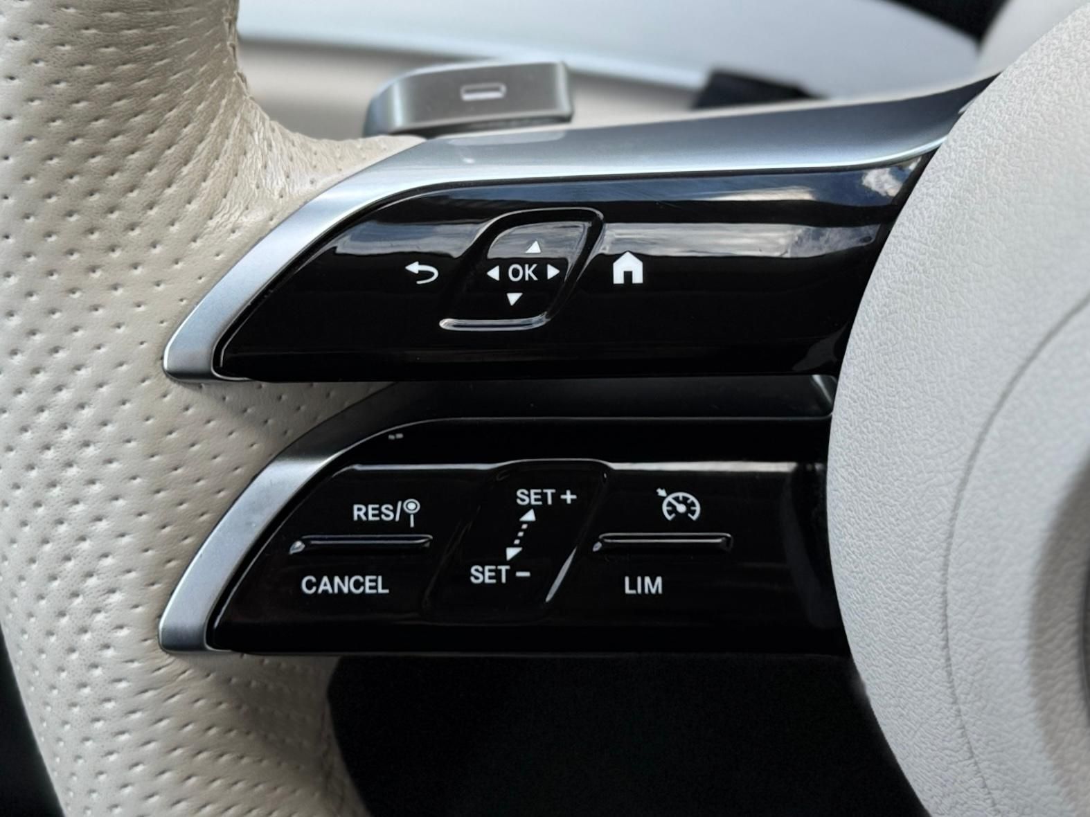 Fahrzeugabbildung Mercedes-Benz E200 Cabrio AMG-Line +ACC+CAM+CARPLAY+DAB+