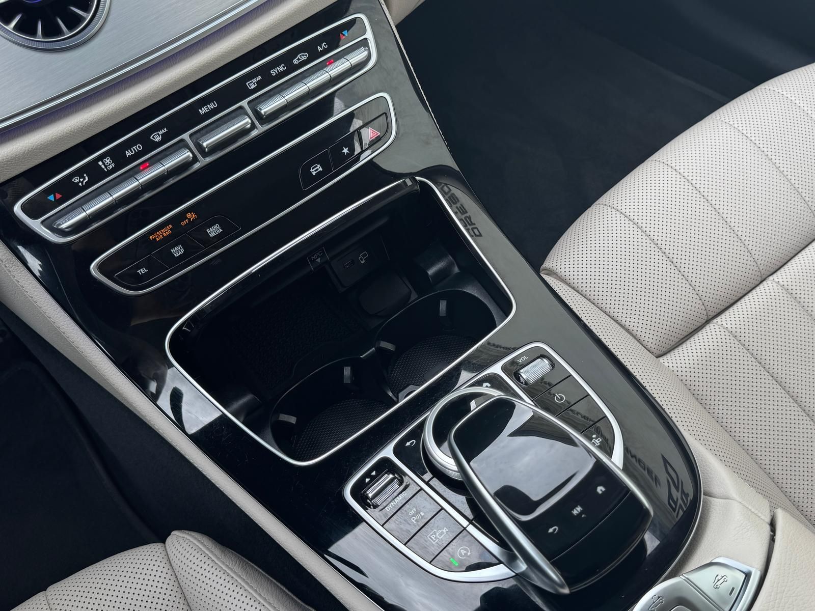 Fahrzeugabbildung Mercedes-Benz E200 Cabrio AMG-Line +ACC+CAM+CARPLAY+DAB+