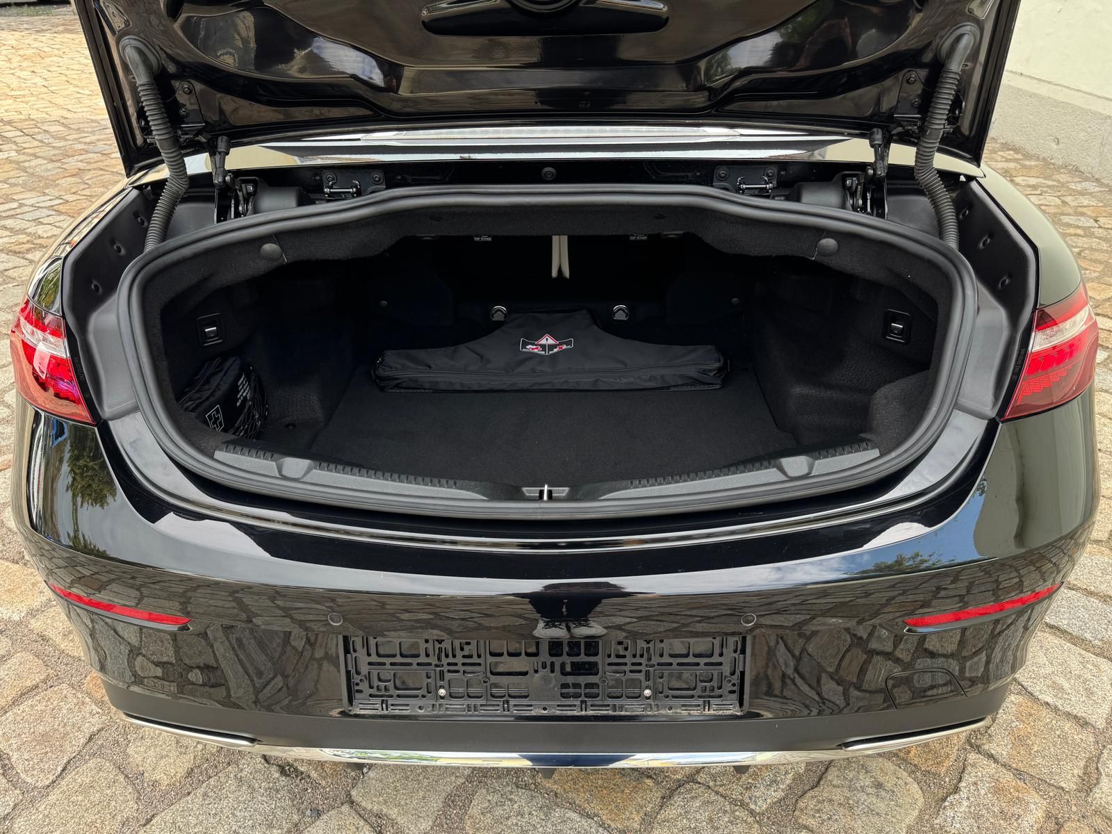 Fahrzeugabbildung Mercedes-Benz E200 Cabrio AMG-Line +ACC+CAM+CARPLAY+DAB+