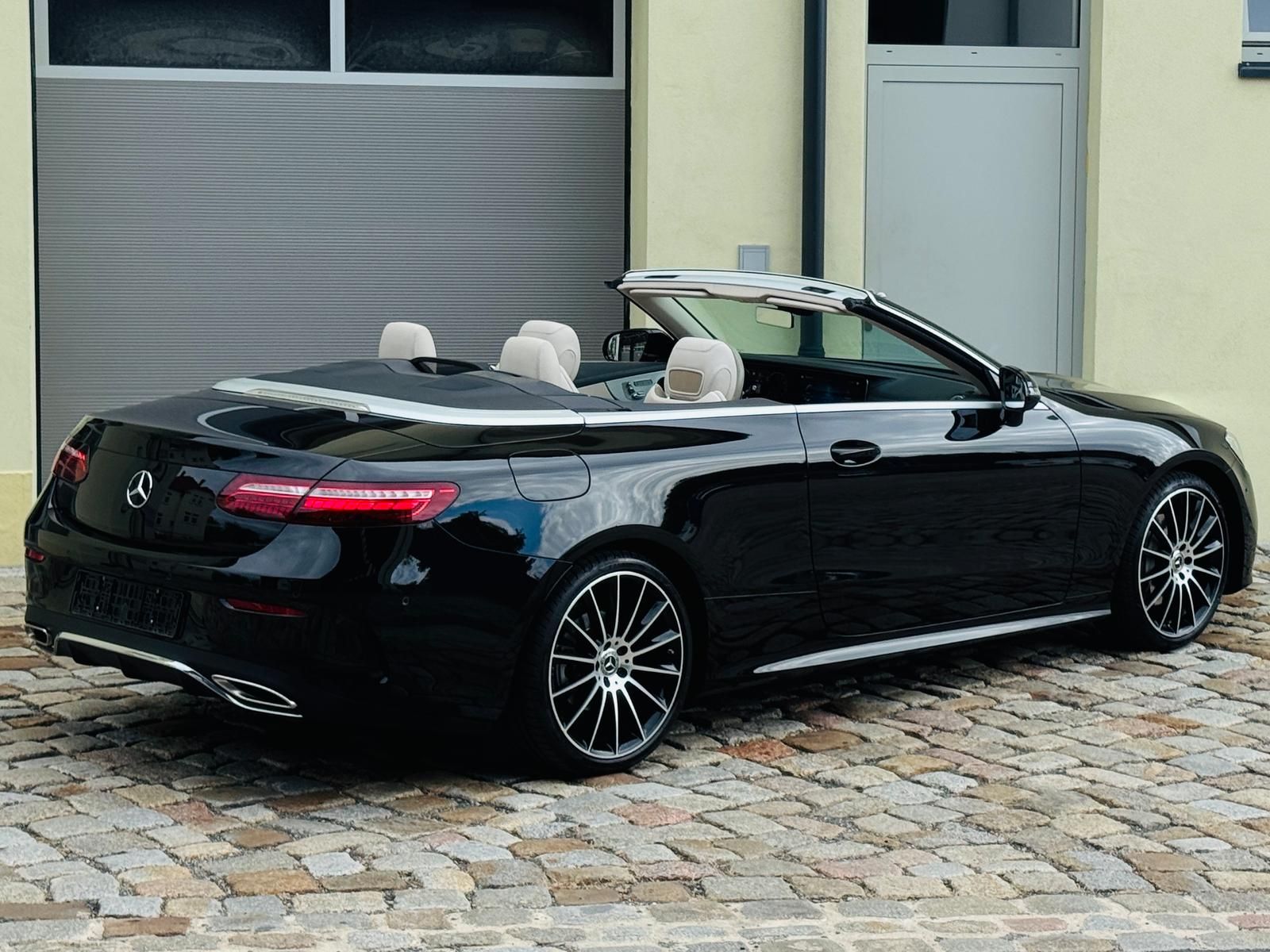 Fahrzeugabbildung Mercedes-Benz E200 Cabrio AMG-Line +ACC+CAM+CARPLAY+DAB+