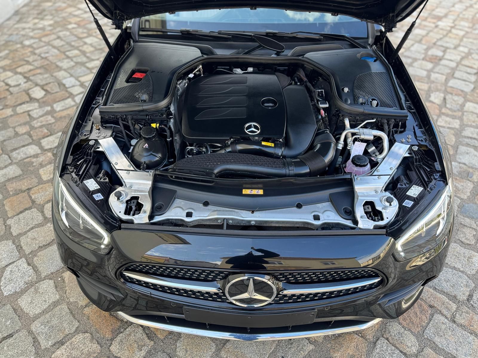 Fahrzeugabbildung Mercedes-Benz E200 Cabrio AMG-Line +ACC+CAM+CARPLAY+DAB+