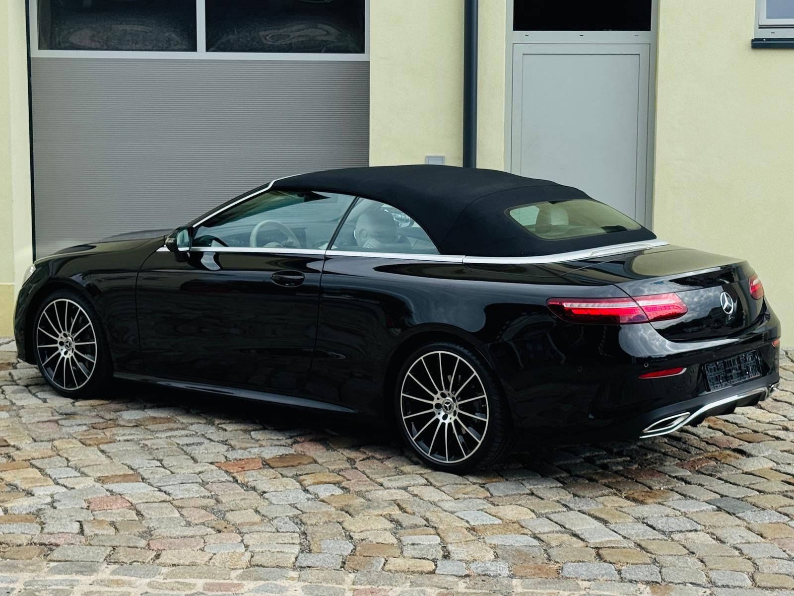 Fahrzeugabbildung Mercedes-Benz E200 Cabrio AMG-Line +ACC+CAM+CARPLAY+DAB+