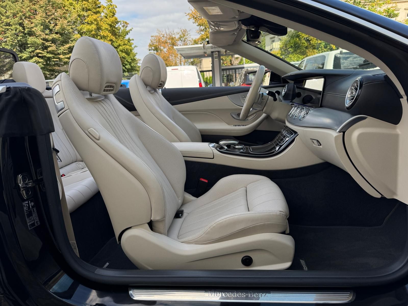 Fahrzeugabbildung Mercedes-Benz E200 Cabrio AMG-Line +ACC+CAM+CARPLAY+DAB+