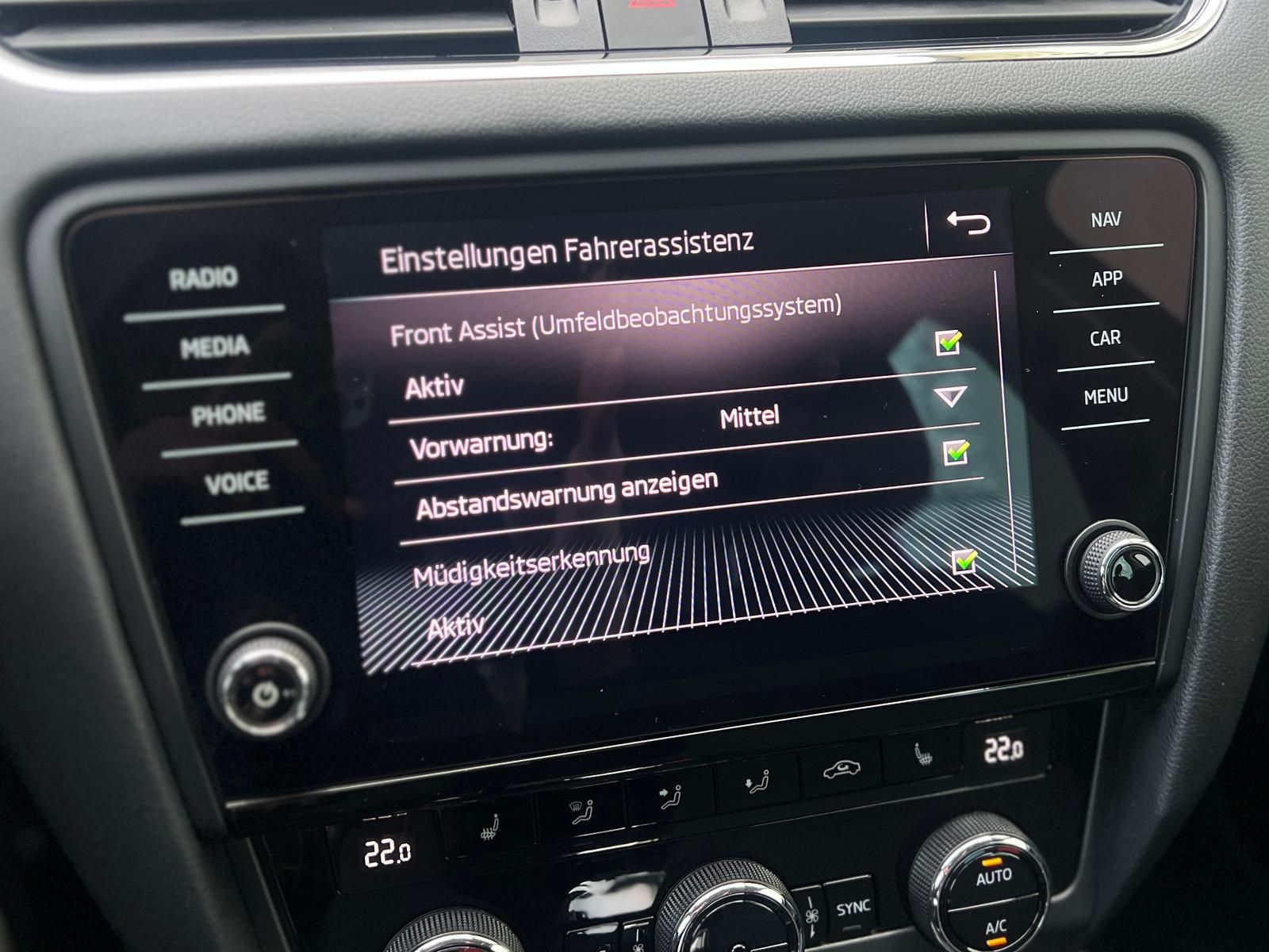 Fahrzeugabbildung SKODA Octavia 2.0 TSI Soleil +AHK+CARPLAY+DAB+PDC+SHZ+