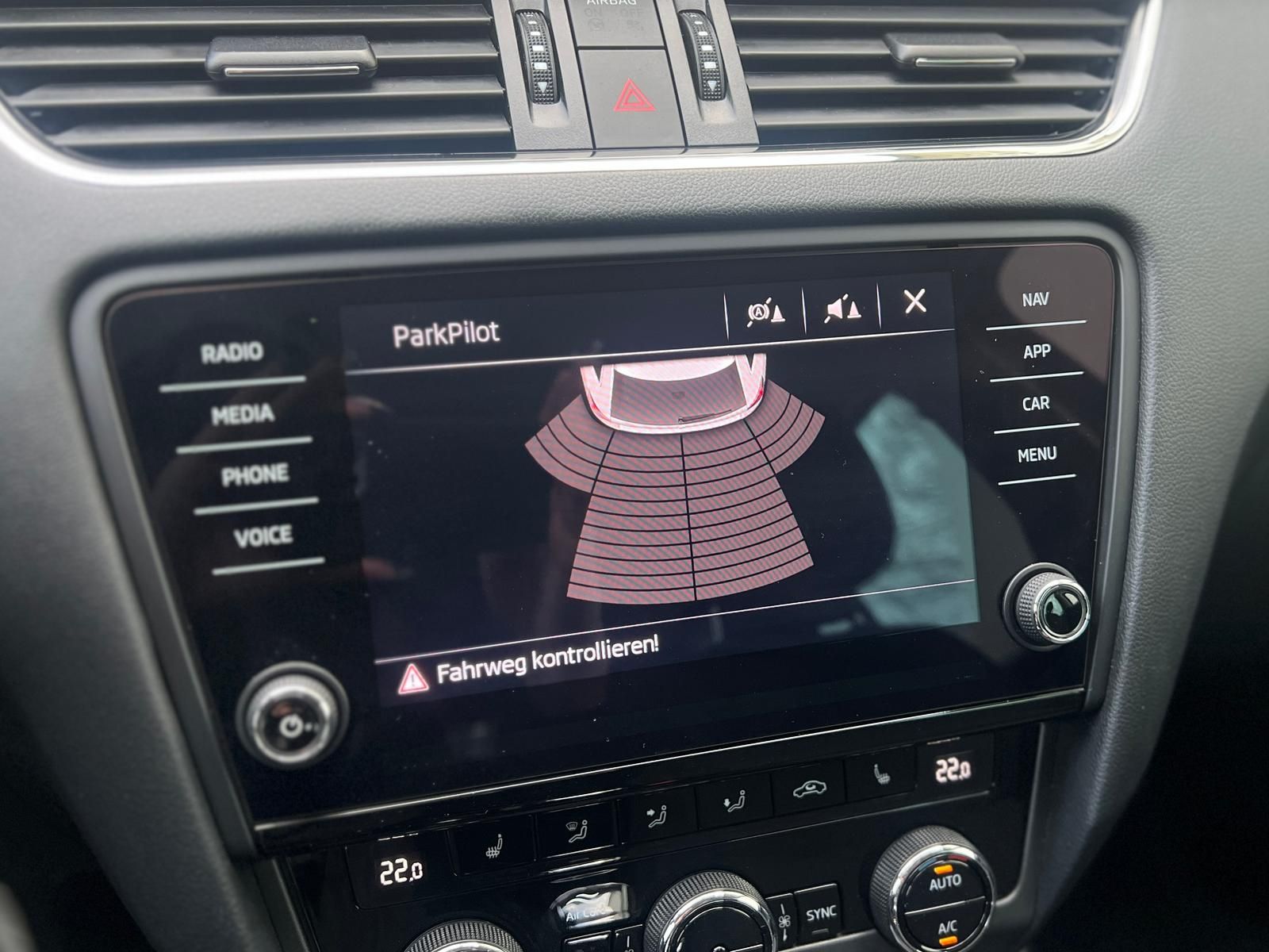 Fahrzeugabbildung SKODA Octavia 2.0 TSI Soleil +AHK+CARPLAY+DAB+PDC+SHZ+