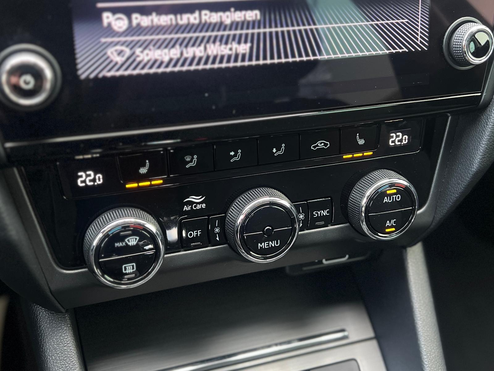 Fahrzeugabbildung SKODA Octavia 2.0 TSI Soleil +AHK+CARPLAY+DAB+PDC+SHZ+