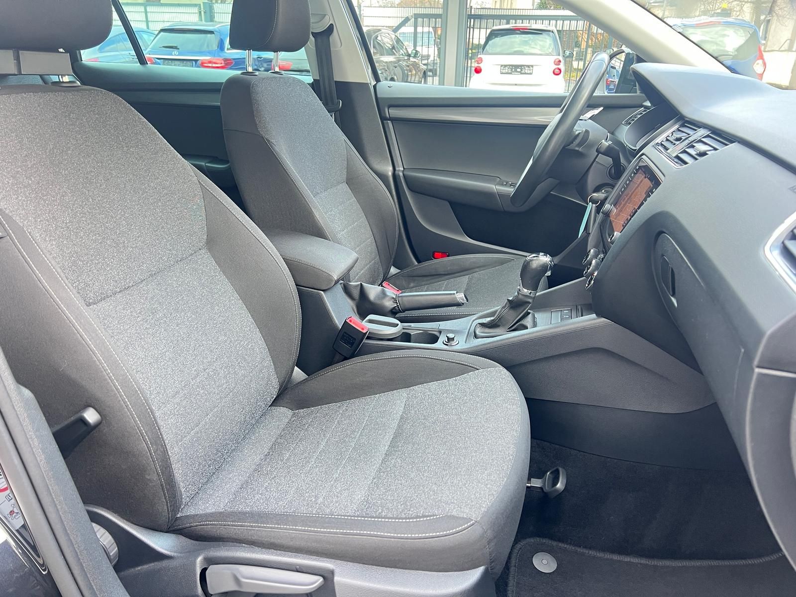 Fahrzeugabbildung SKODA Octavia 2.0 TSI Soleil +AHK+CARPLAY+DAB+PDC+SHZ+