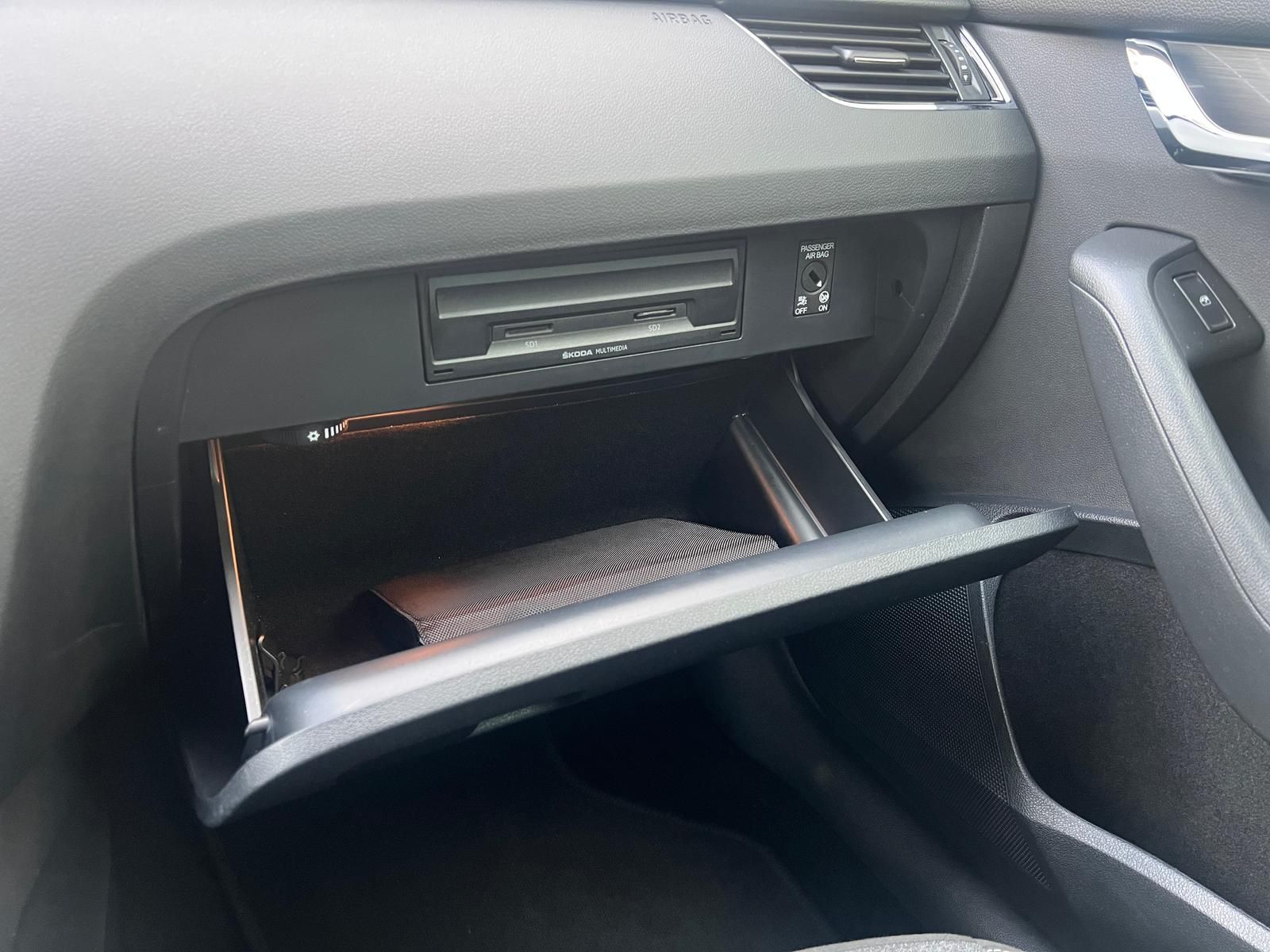 Fahrzeugabbildung SKODA Octavia 2.0 TSI Soleil +AHK+CARPLAY+DAB+PDC+SHZ+