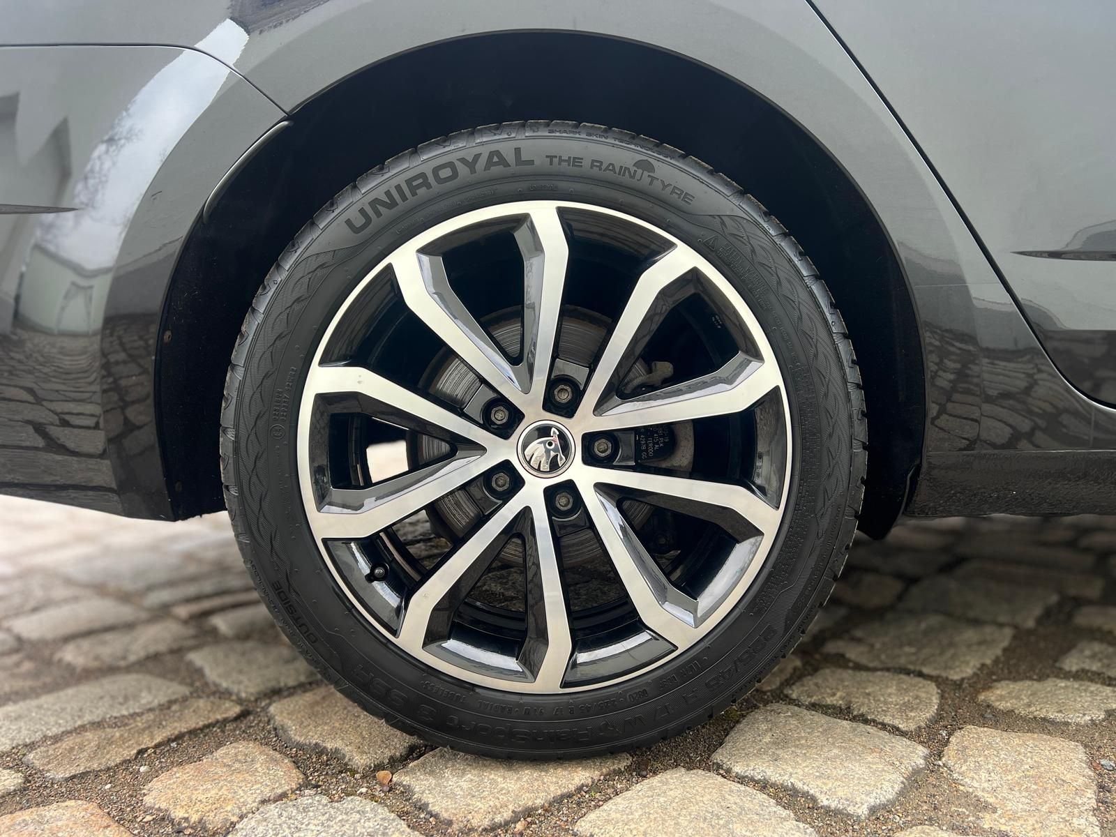 Fahrzeugabbildung SKODA Octavia 2.0 TSI Soleil +AHK+CARPLAY+DAB+PDC+SHZ+
