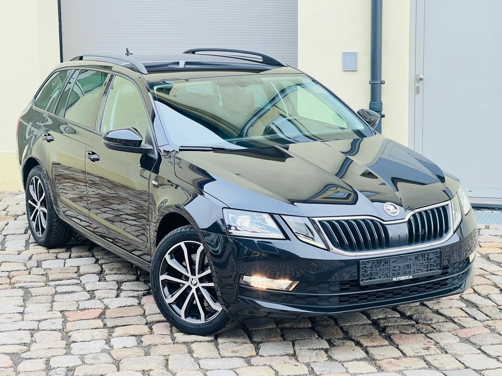 Fahrzeugabbildung SKODA Octavia 2.0 TSI Soleil +AHK+CARPLAY+DAB+PDC+SHZ+