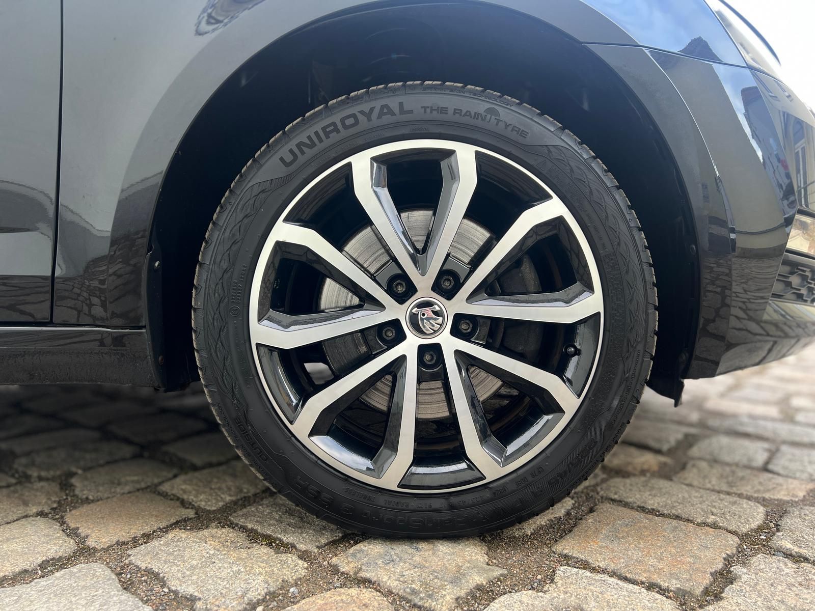 Fahrzeugabbildung SKODA Octavia 2.0 TSI Soleil +AHK+CARPLAY+DAB+PDC+SHZ+