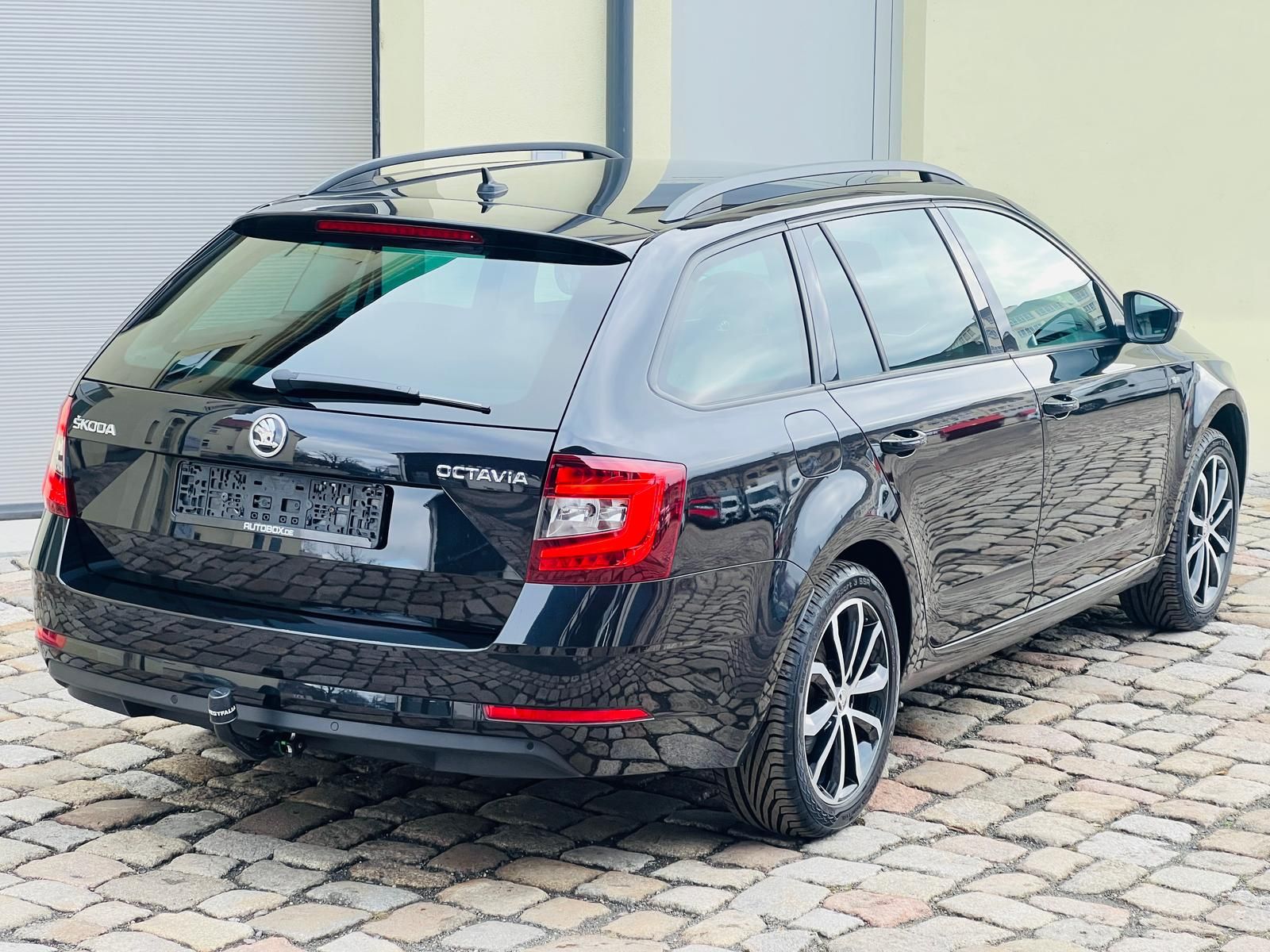 Fahrzeugabbildung SKODA Octavia 2.0 TSI Soleil +AHK+CARPLAY+DAB+PDC+SHZ+
