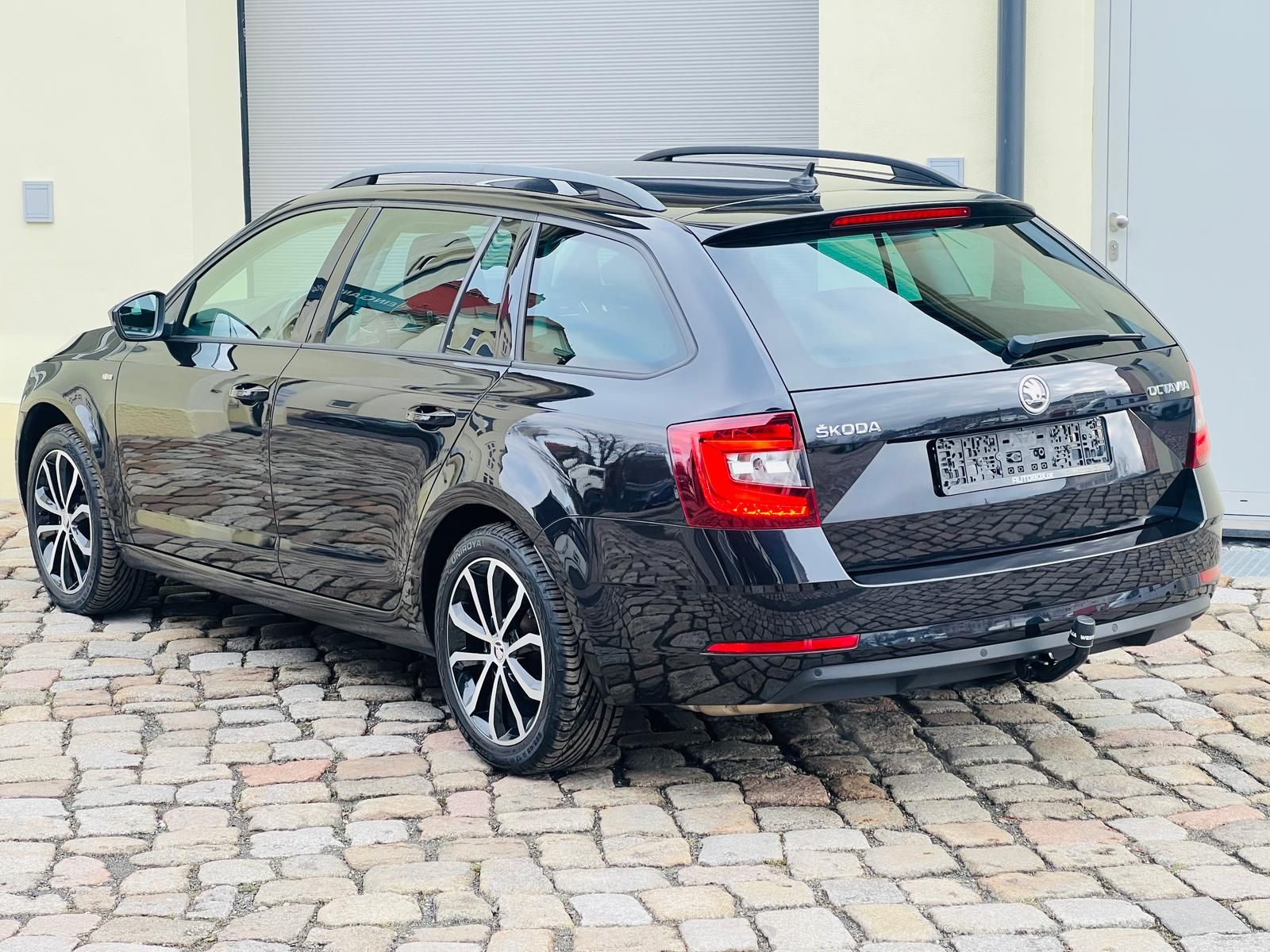 Fahrzeugabbildung SKODA Octavia 2.0 TSI Soleil +AHK+CARPLAY+DAB+PDC+SHZ+