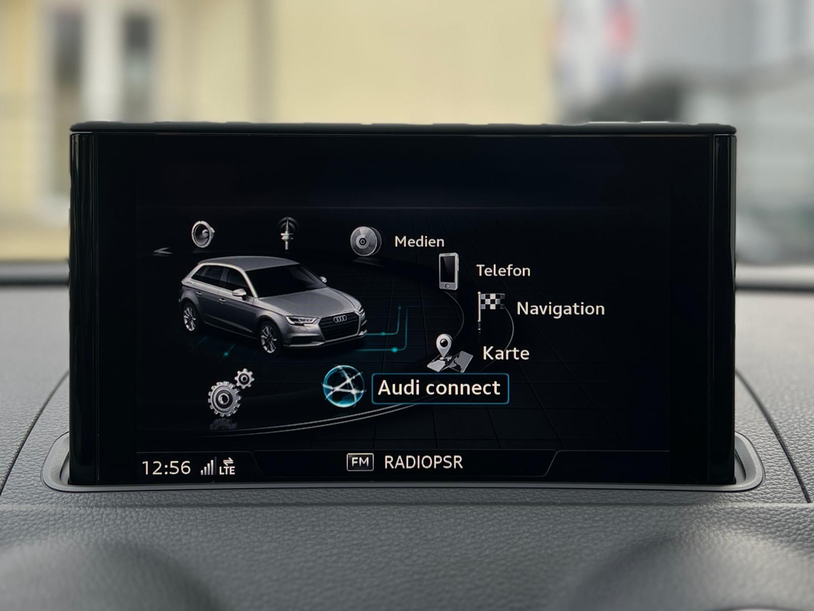 Fahrzeugabbildung Audi A3 1.5 TFSI Sport +BT+LED+NAVI+PDC+SHZ+TEMPO+