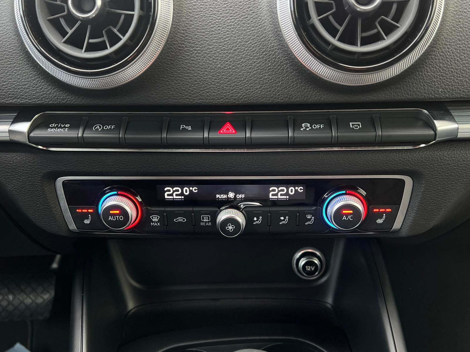 Fahrzeugabbildung Audi A3 1.5 TFSI Sport +BT+LED+NAVI+PDC+SHZ+TEMPO+