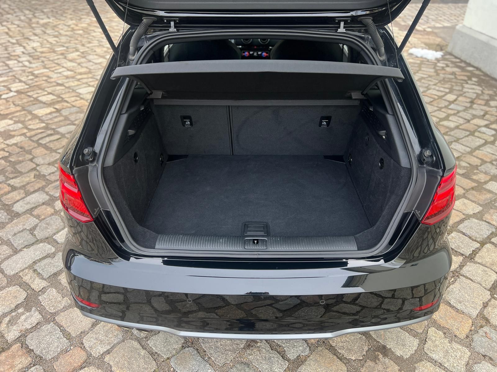 Fahrzeugabbildung Audi A3 1.5 TFSI Sport +BT+LED+NAVI+PDC+SHZ+TEMPO+