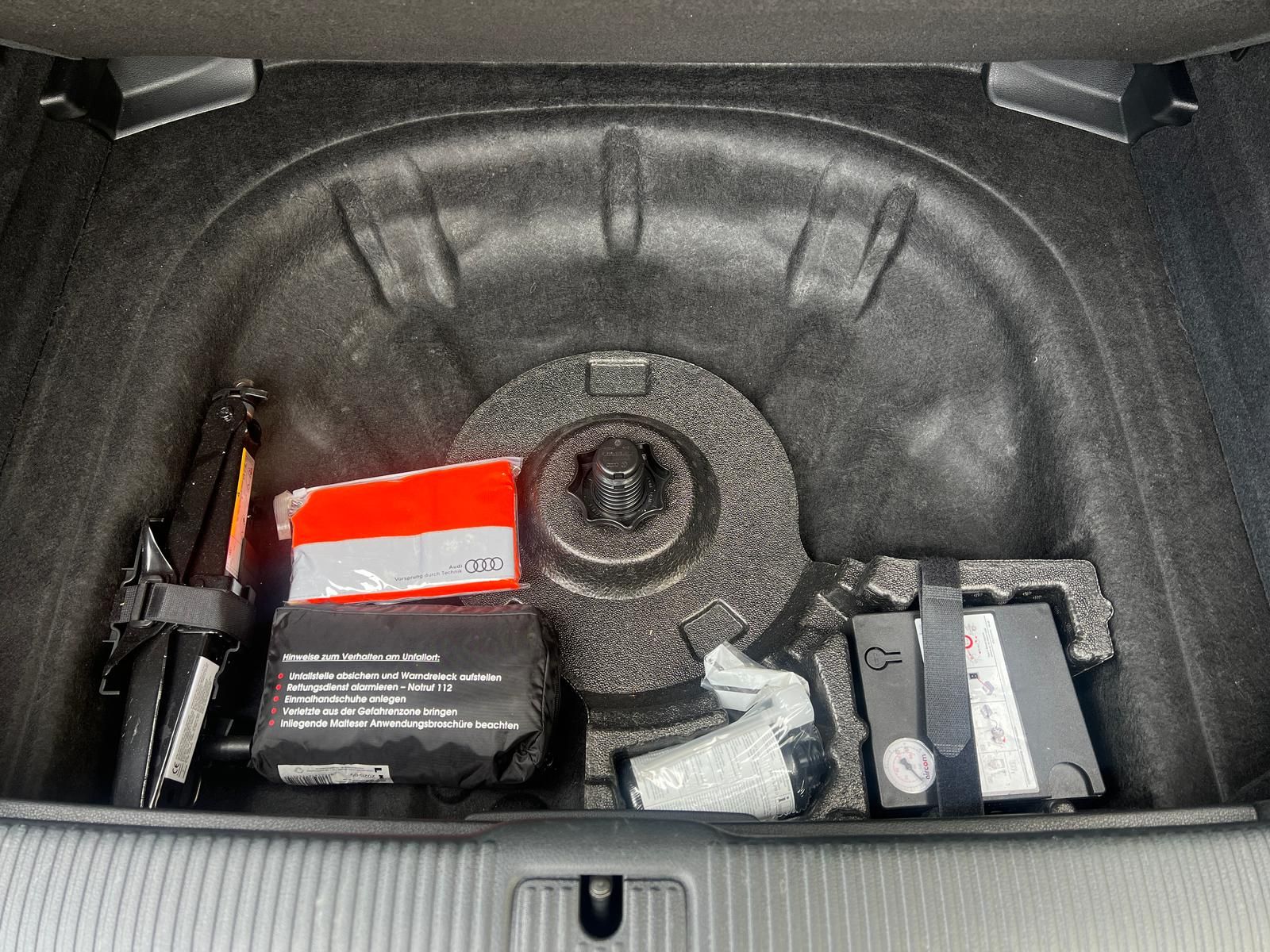 Fahrzeugabbildung Audi A3 1.5 TFSI Sport +BT+LED+NAVI+PDC+SHZ+TEMPO+