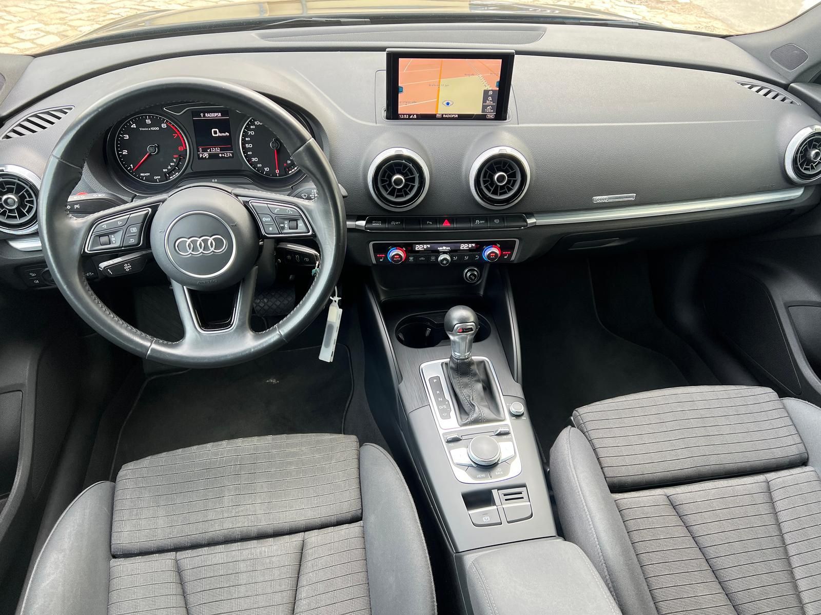 Fahrzeugabbildung Audi A3 1.5 TFSI Sport +BT+LED+NAVI+PDC+SHZ+TEMPO+