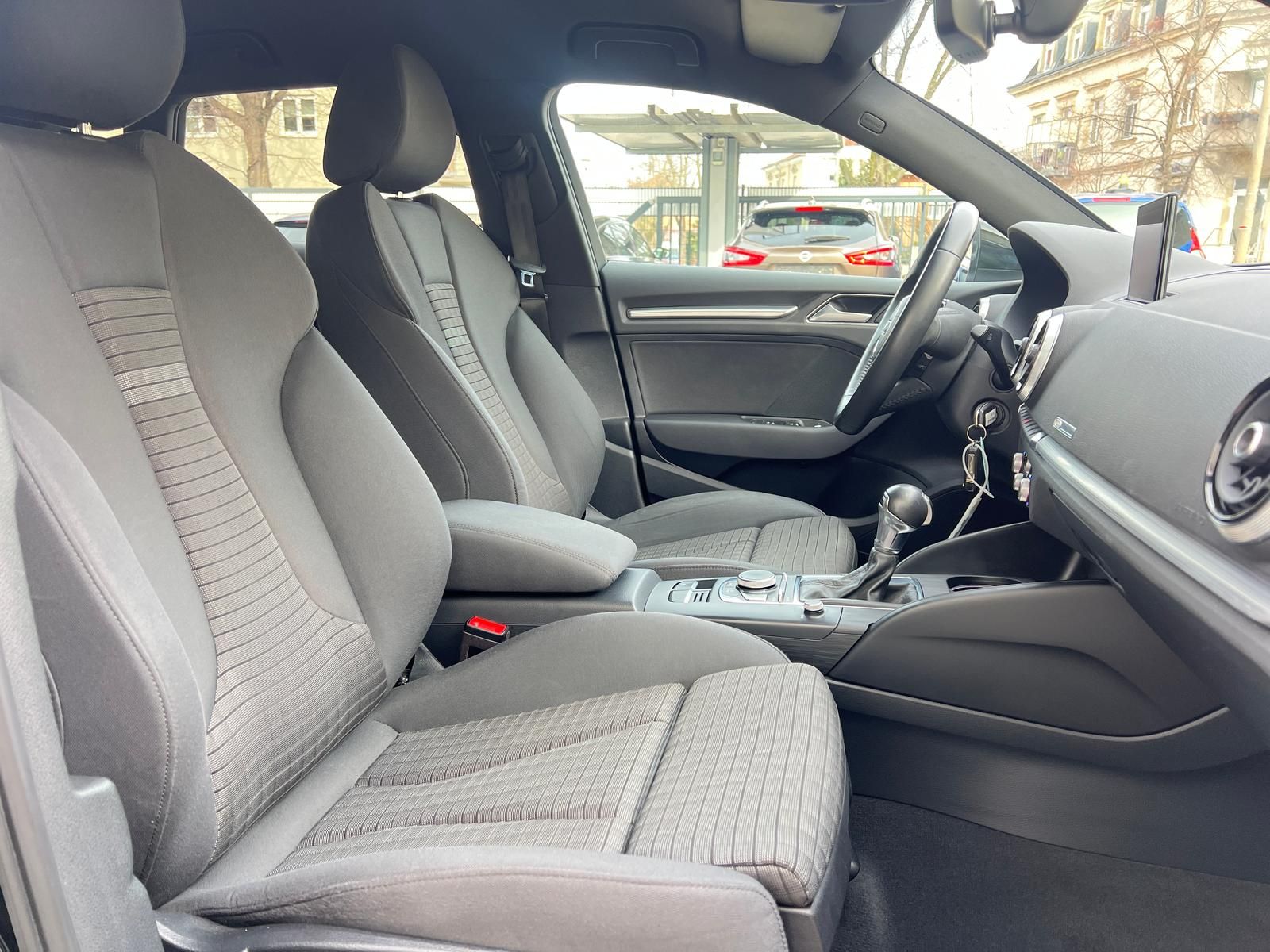 Fahrzeugabbildung Audi A3 1.5 TFSI Sport +BT+LED+NAVI+PDC+SHZ+TEMPO+