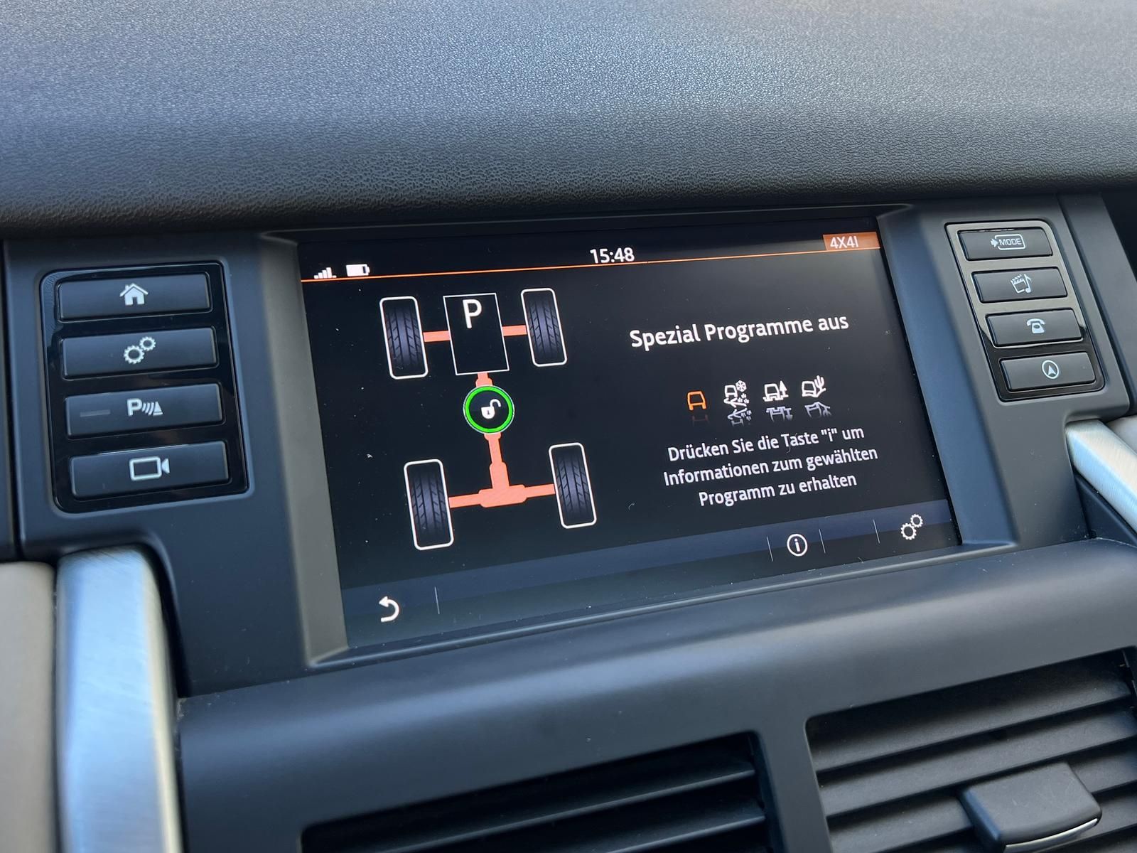 Fahrzeugabbildung Land Rover Discovery 2.0 Td4 Sport HSE +AHK+360°+L+N+X+PANO