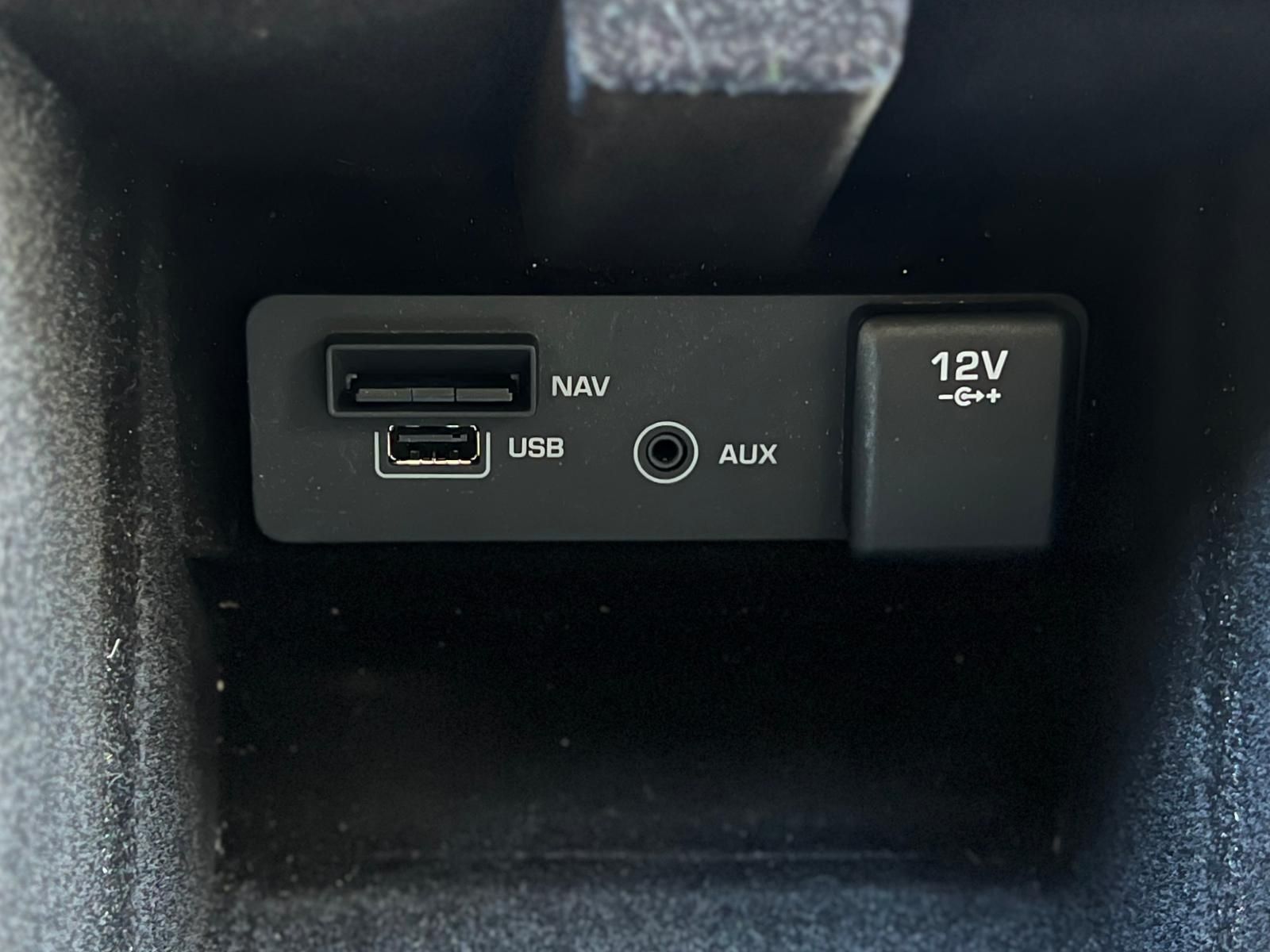 Fahrzeugabbildung Land Rover Discovery 2.0 Td4 Sport HSE +AHK+360°+L+N+X+PANO