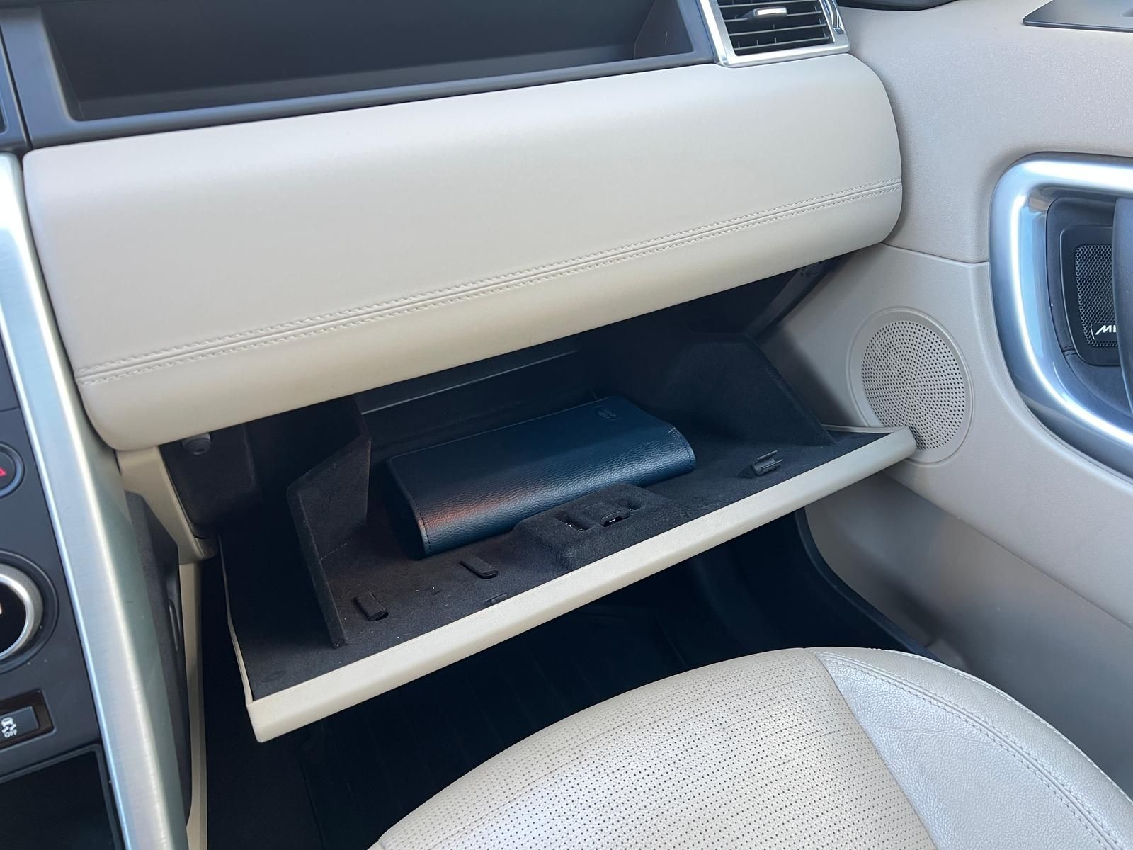 Fahrzeugabbildung Land Rover Discovery 2.0 Td4 Sport HSE +AHK+360°+L+N+X+PANO