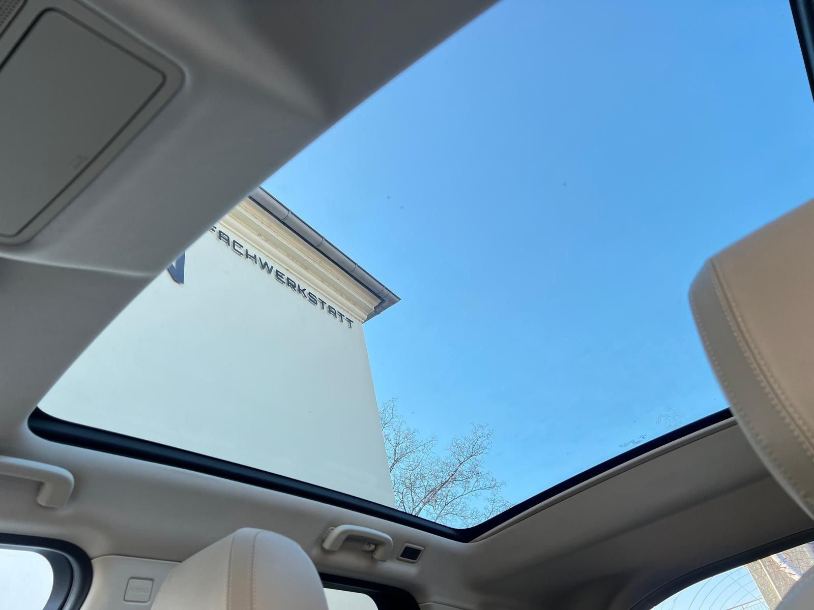 Fahrzeugabbildung Land Rover Discovery 2.0 Td4 Sport HSE +AHK+360°+L+N+X+PANO