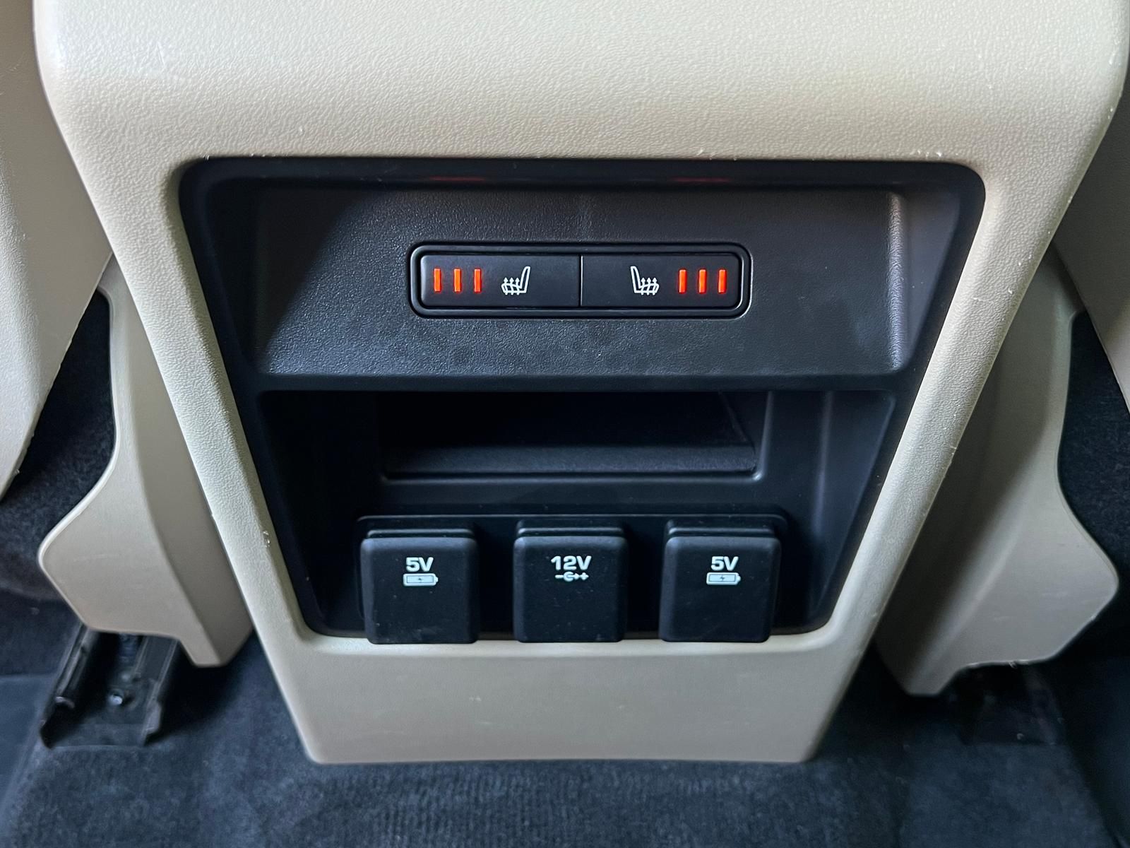 Fahrzeugabbildung Land Rover Discovery 2.0 Td4 Sport HSE +AHK+360°+L+N+X+PANO