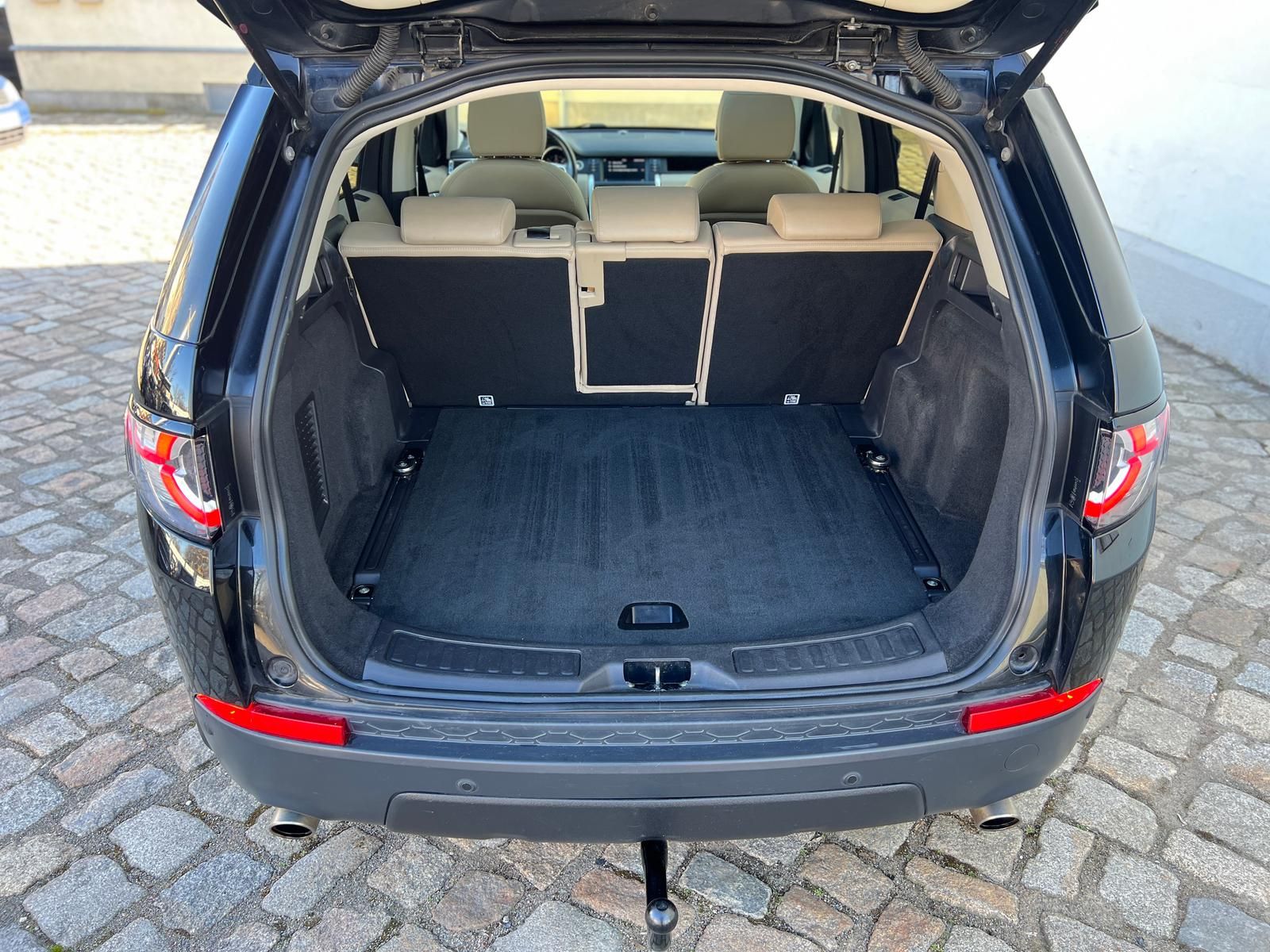 Fahrzeugabbildung Land Rover Discovery 2.0 Td4 Sport HSE +AHK+360°+L+N+X+PANO