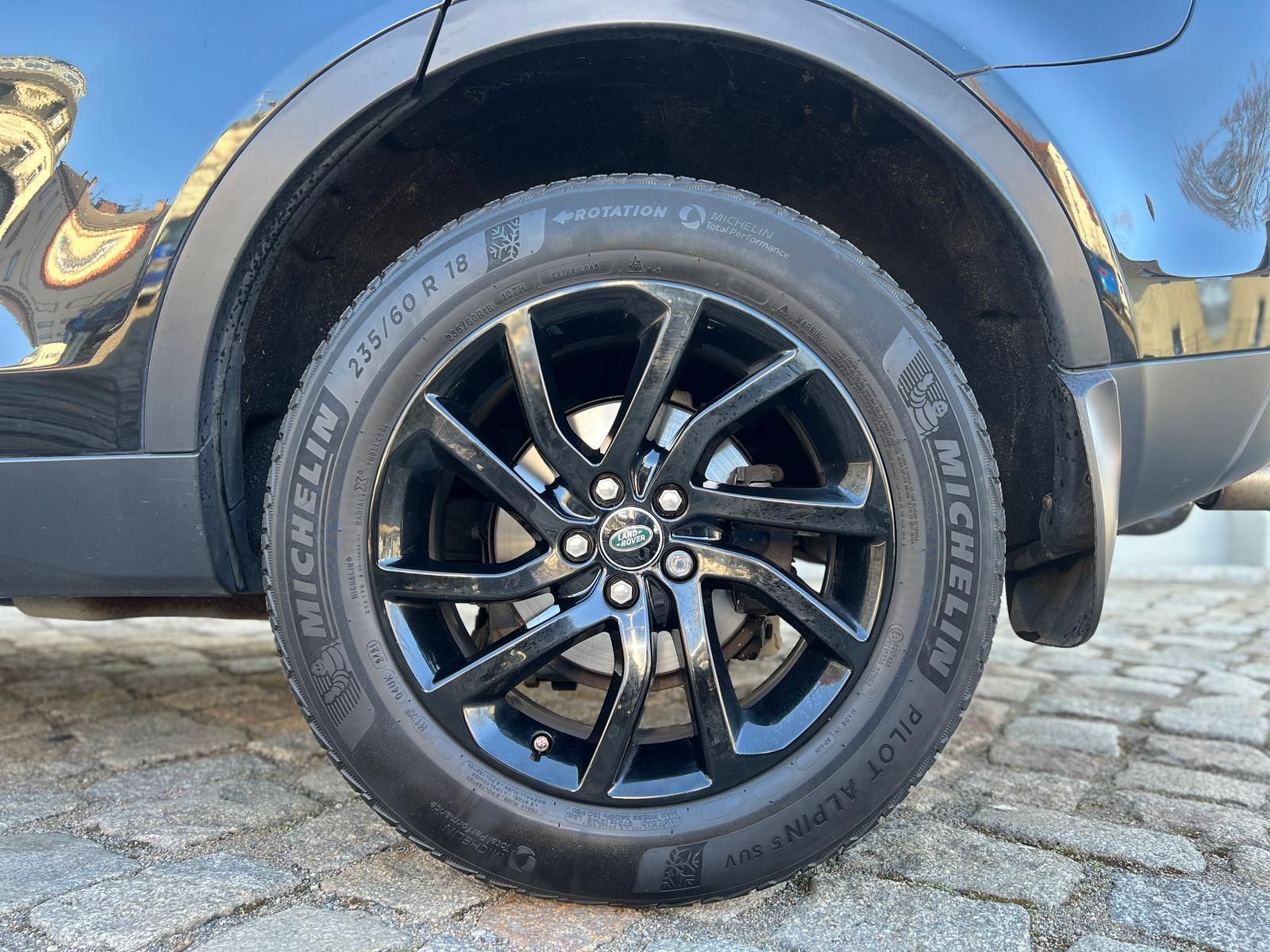 Fahrzeugabbildung Land Rover Discovery 2.0 Td4 Sport HSE +AHK+360°+L+N+X+PANO