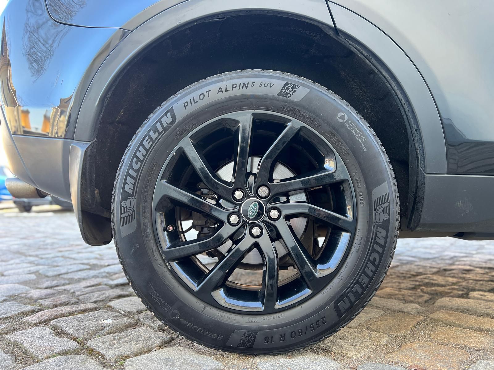 Fahrzeugabbildung Land Rover Discovery 2.0 Td4 Sport HSE +AHK+360°+L+N+X+PANO