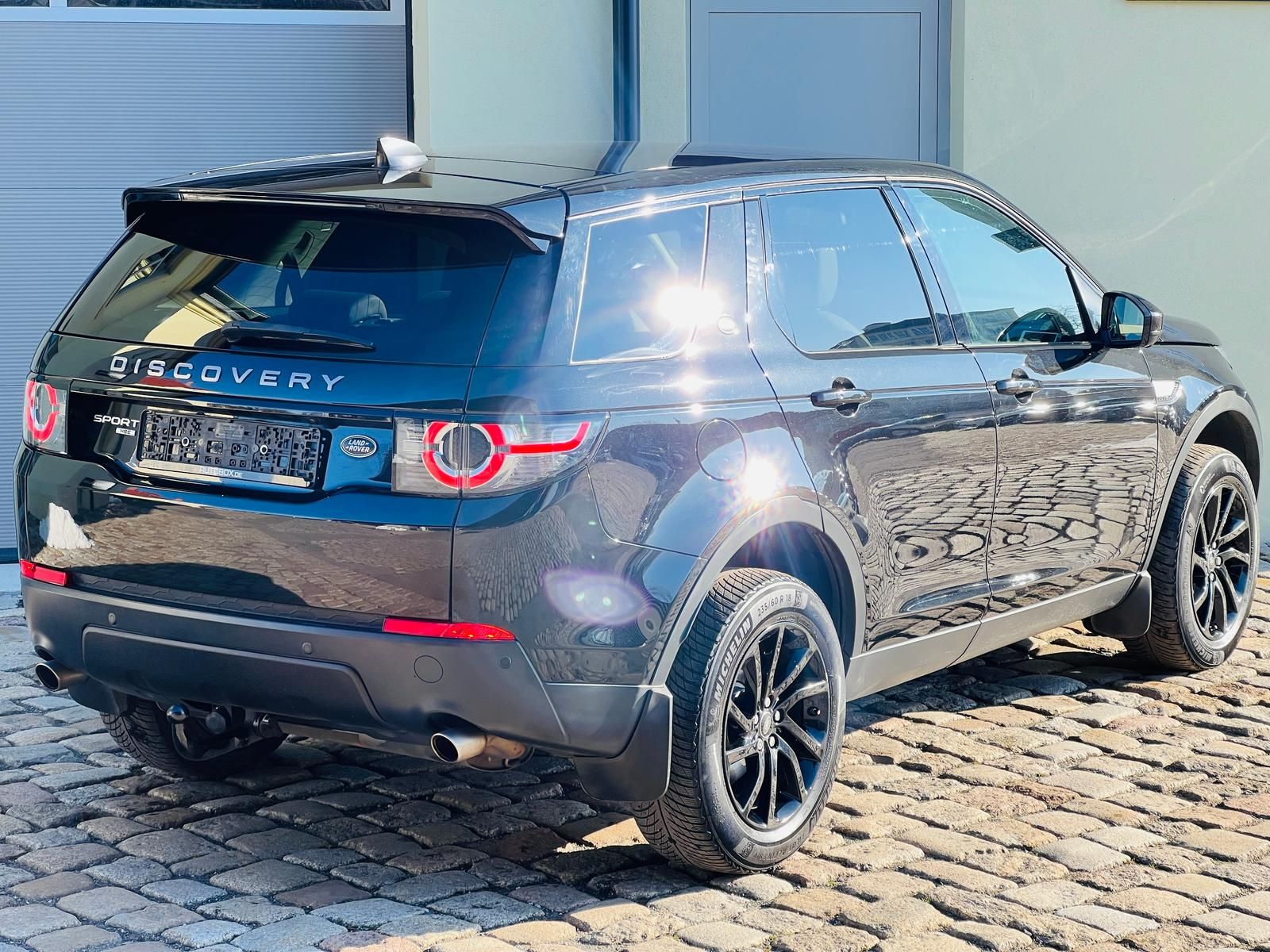 Fahrzeugabbildung Land Rover Discovery 2.0 Td4 Sport HSE +AHK+360°+L+N+X+PANO