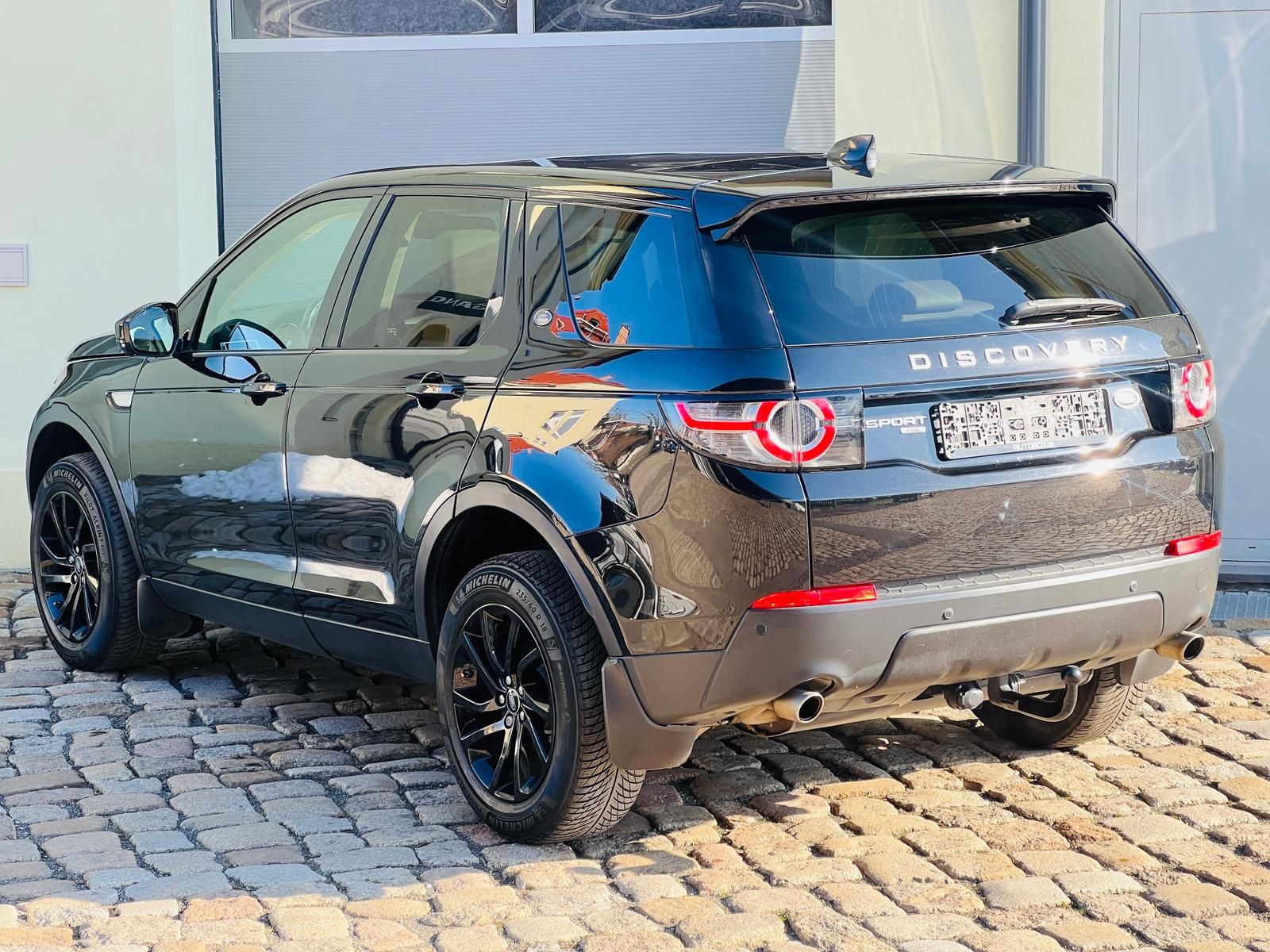 Fahrzeugabbildung Land Rover Discovery 2.0 Td4 Sport HSE +AHK+360°+L+N+X+PANO