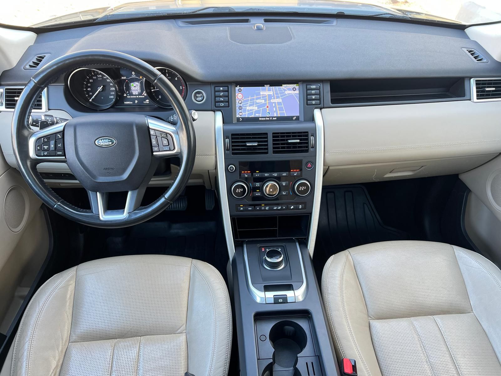 Fahrzeugabbildung Land Rover Discovery 2.0 Td4 Sport HSE +AHK+360°+L+N+X+PANO