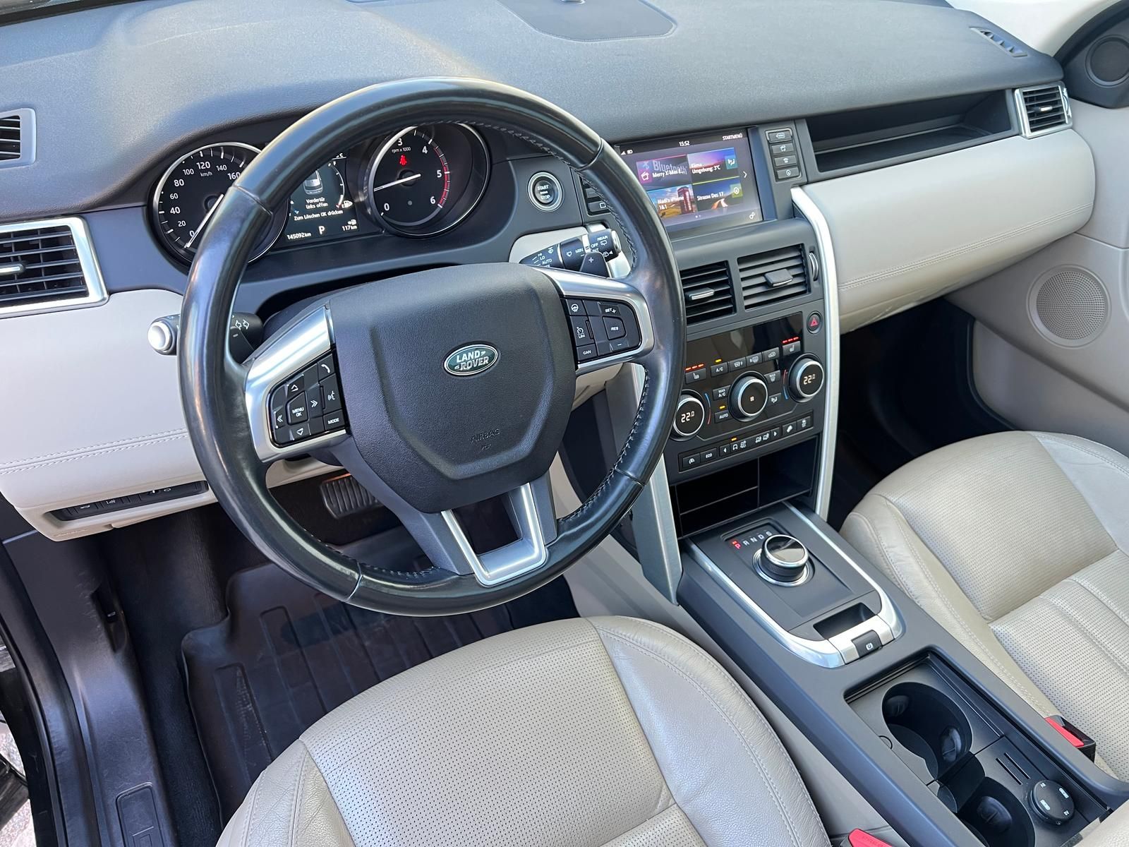 Fahrzeugabbildung Land Rover Discovery 2.0 Td4 Sport HSE +AHK+360°+L+N+X+PANO