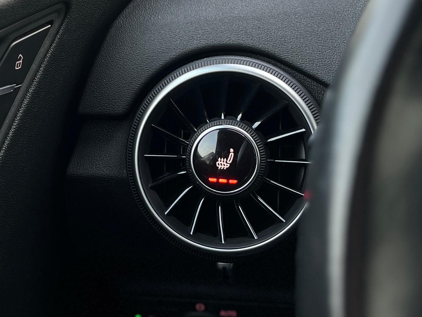 Fahrzeugabbildung Audi TT 1.8 TFSI +19"+ALCANTARA+NAVI+BI-XENON+