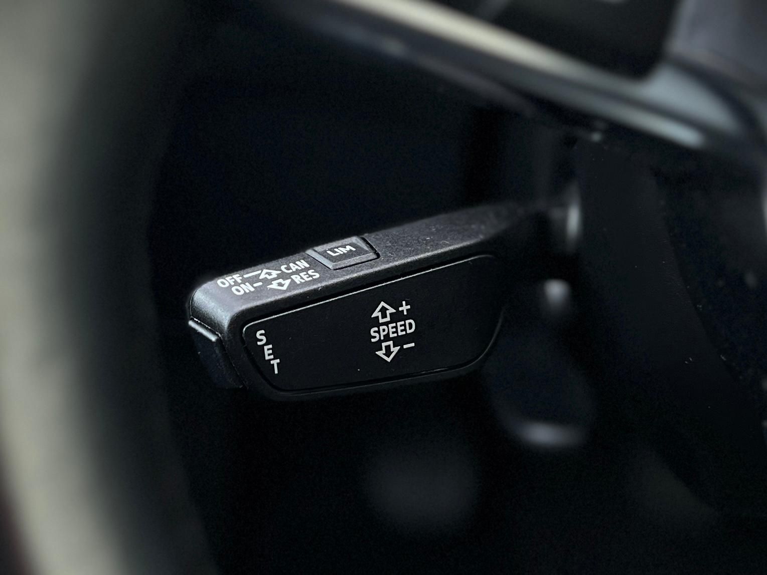 Fahrzeugabbildung Audi TT 1.8 TFSI +19"+ALCANTARA+NAVI+BI-XENON+