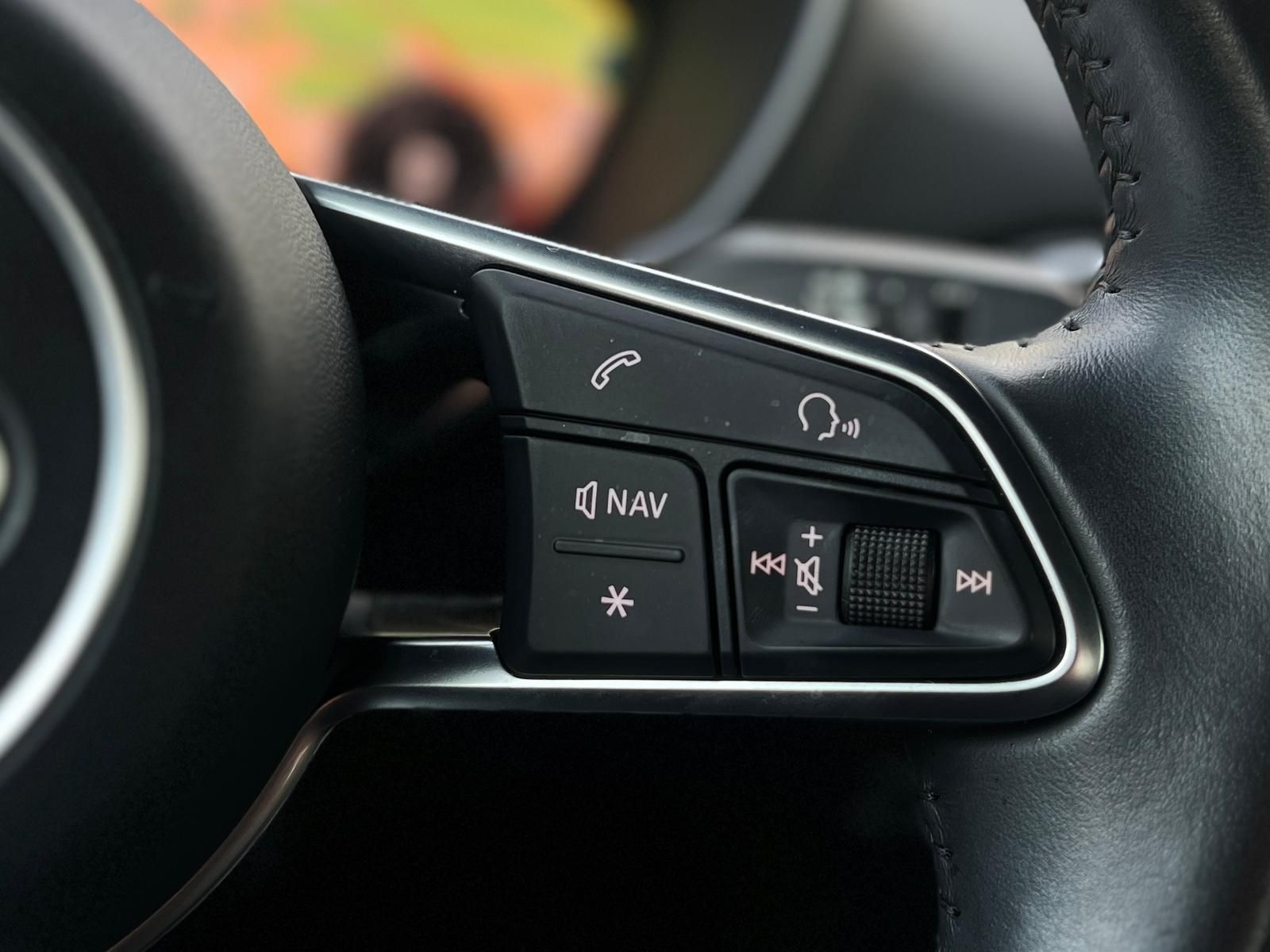 Fahrzeugabbildung Audi TT 1.8 TFSI +19"+ALCANTARA+NAVI+BI-XENON+