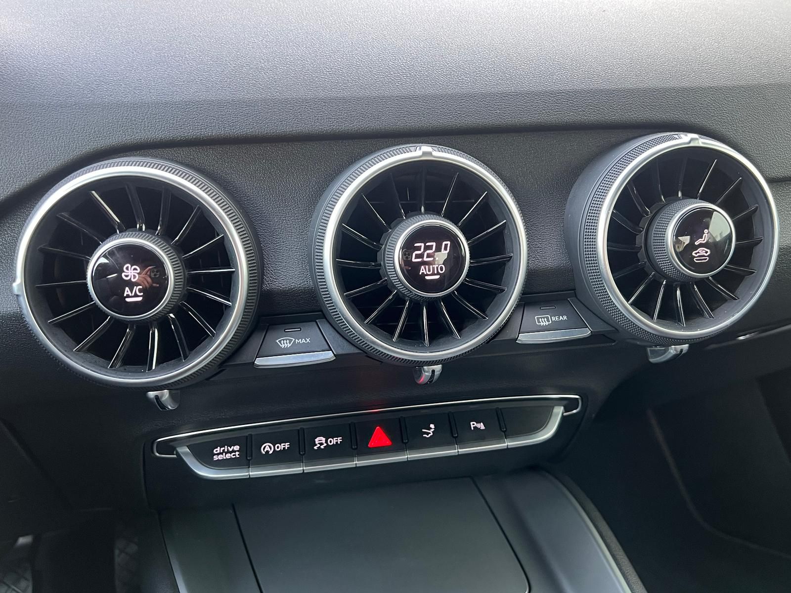 Fahrzeugabbildung Audi TT 1.8 TFSI +19"+ALCANTARA+NAVI+BI-XENON+