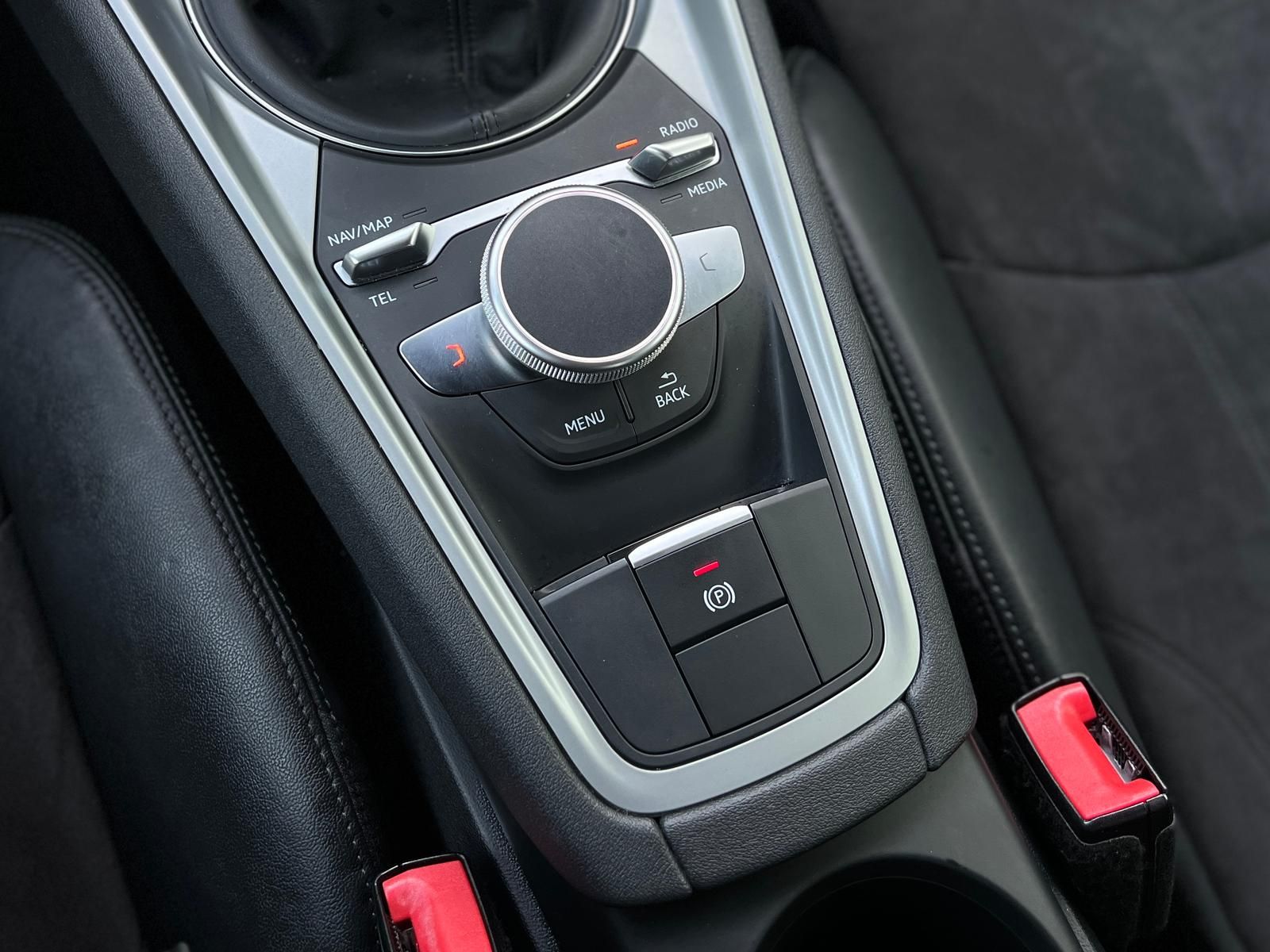 Fahrzeugabbildung Audi TT 1.8 TFSI +19"+ALCANTARA+NAVI+BI-XENON+